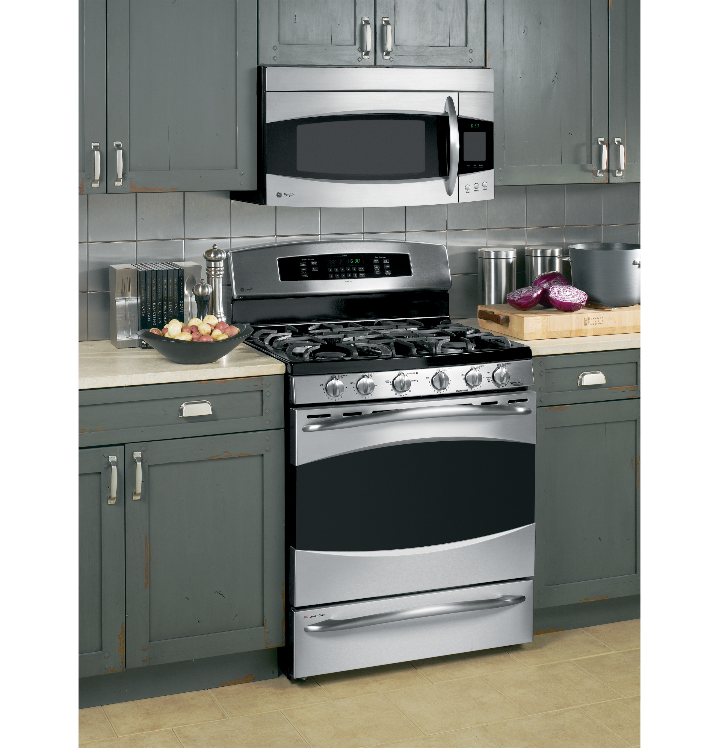 30" Free-Standing Gas Range with Baking Drawer PGB918SEMSS, product image 3 of 4