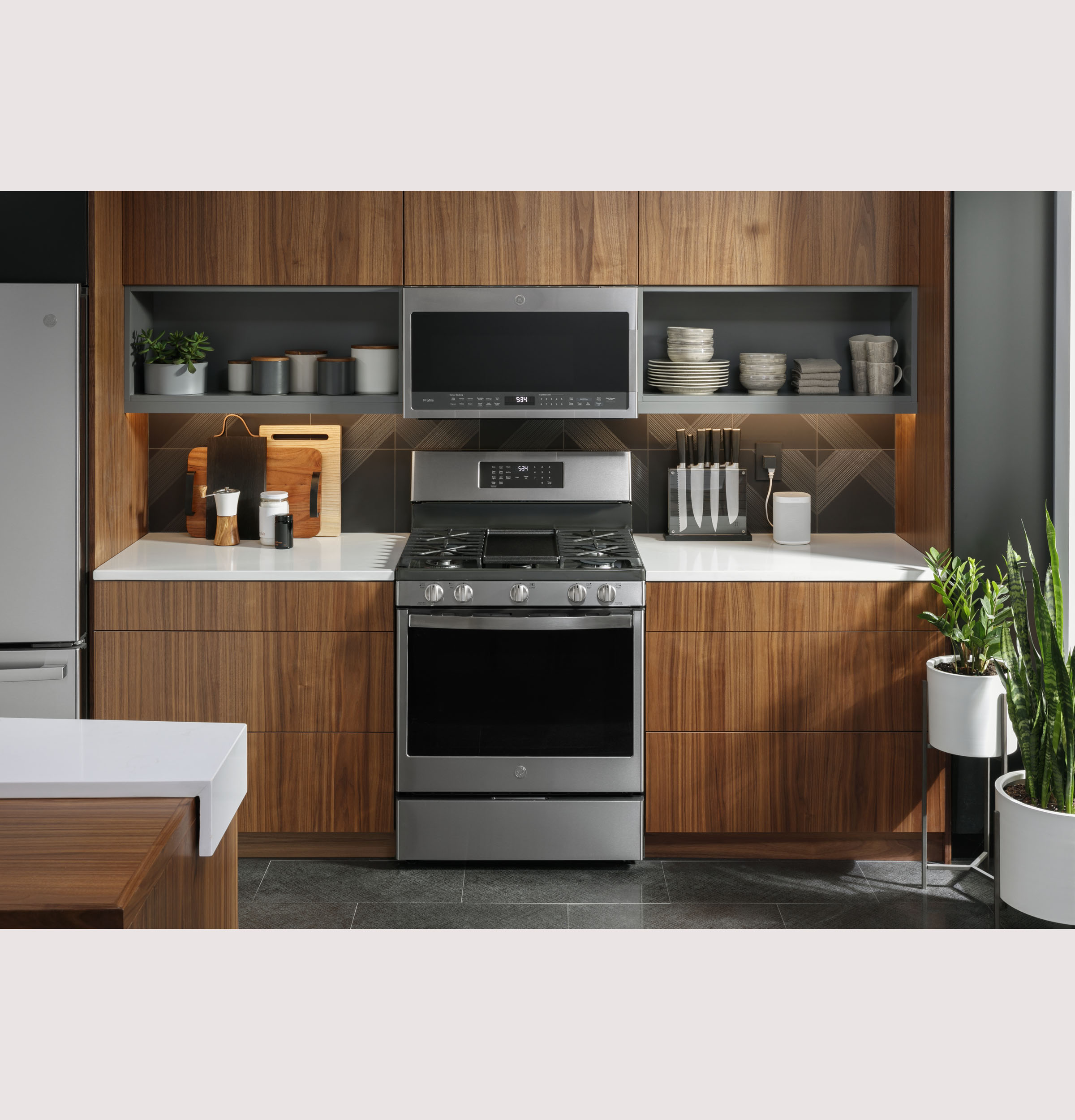Smart 30" Free-Standing Self Clean Gas Range with No Preheat Air Fry PGB935BPTS