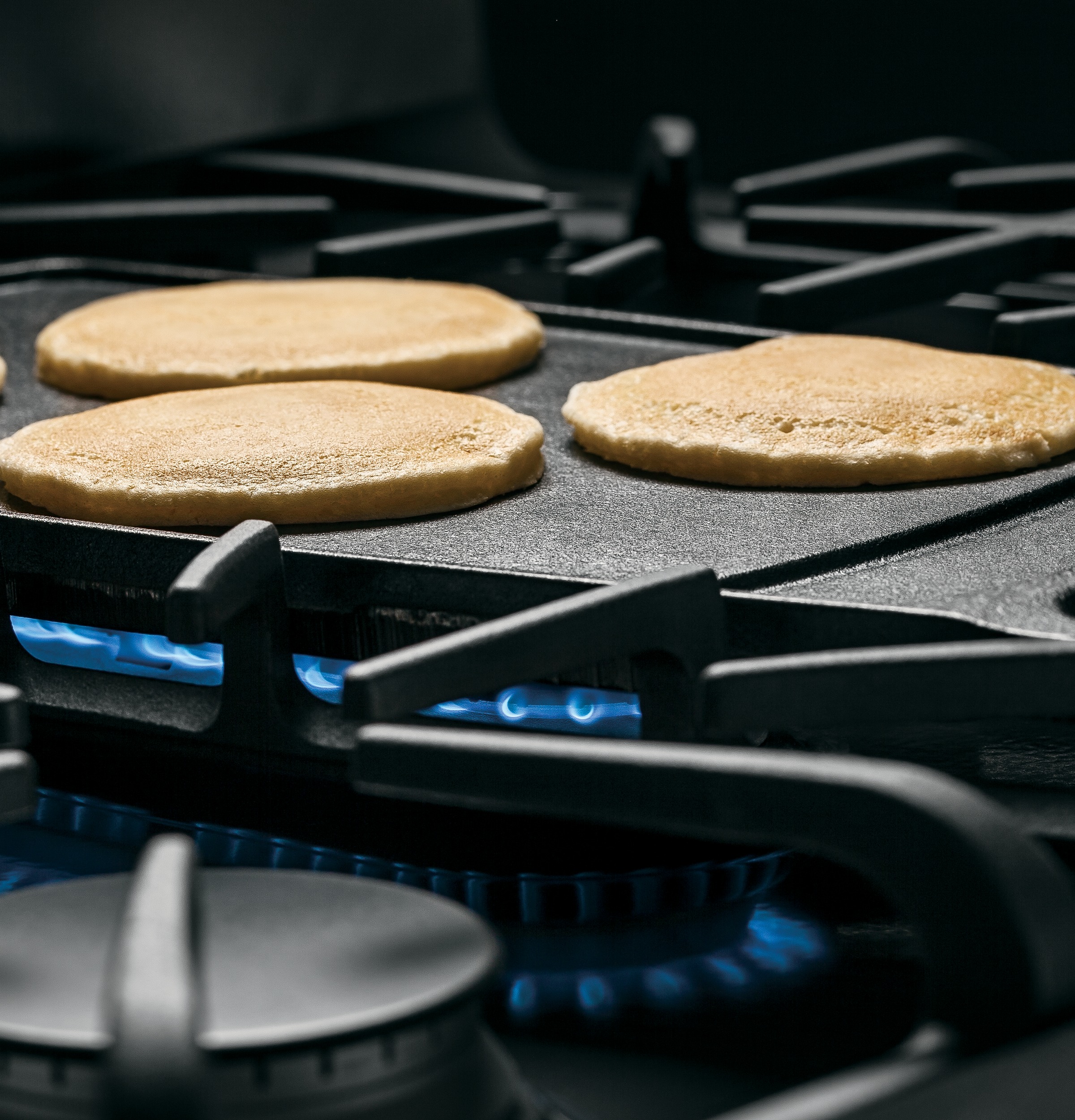 Series 30" Free-Standing Self Clean Gas Range with Warming Drawer PGB940SEHSS, product image 10 of 16