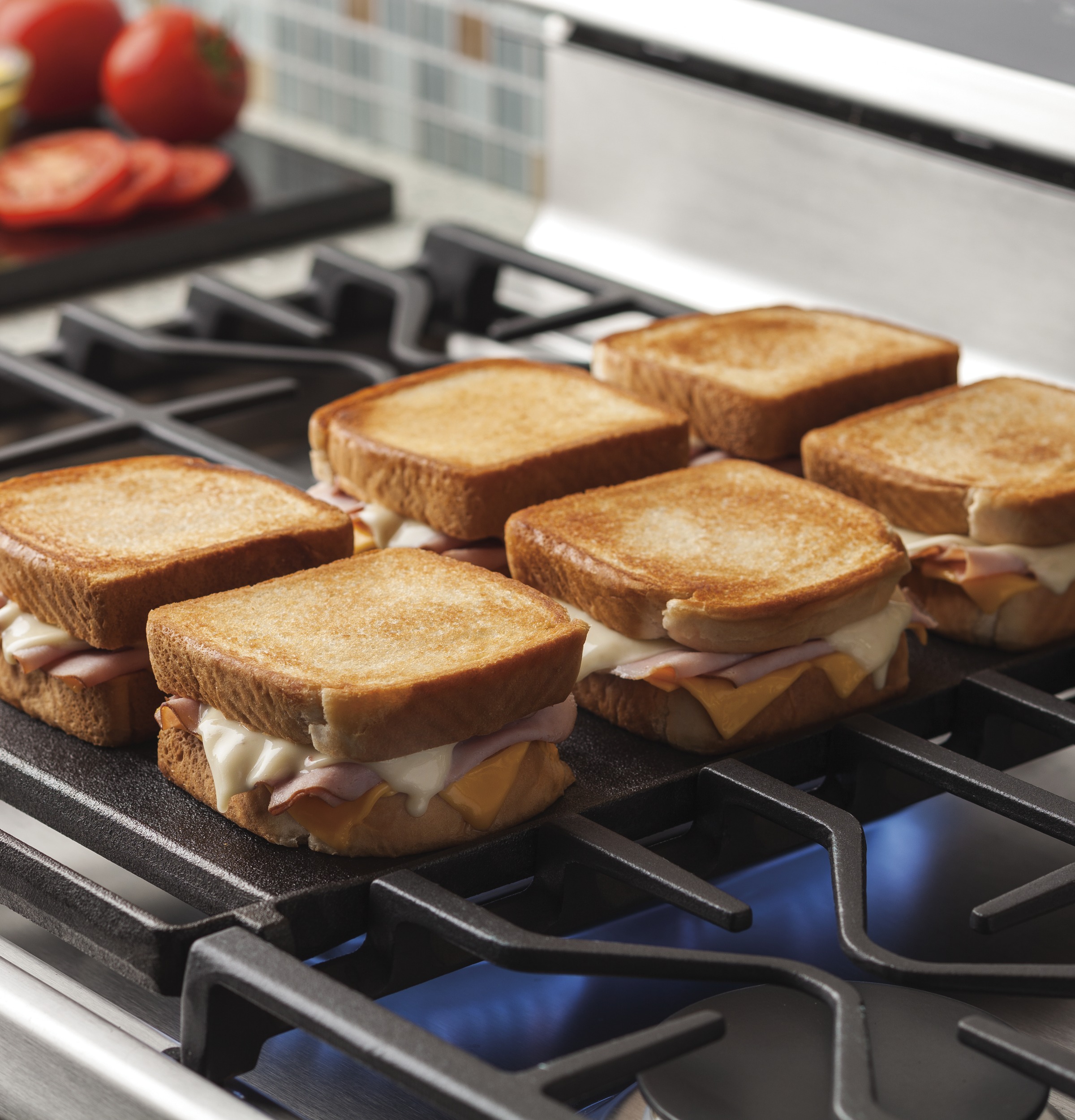 Series 30" Free-Standing Gas Convection Range with Warming Drawer PGB940ZEJSS, product image 14 of 25