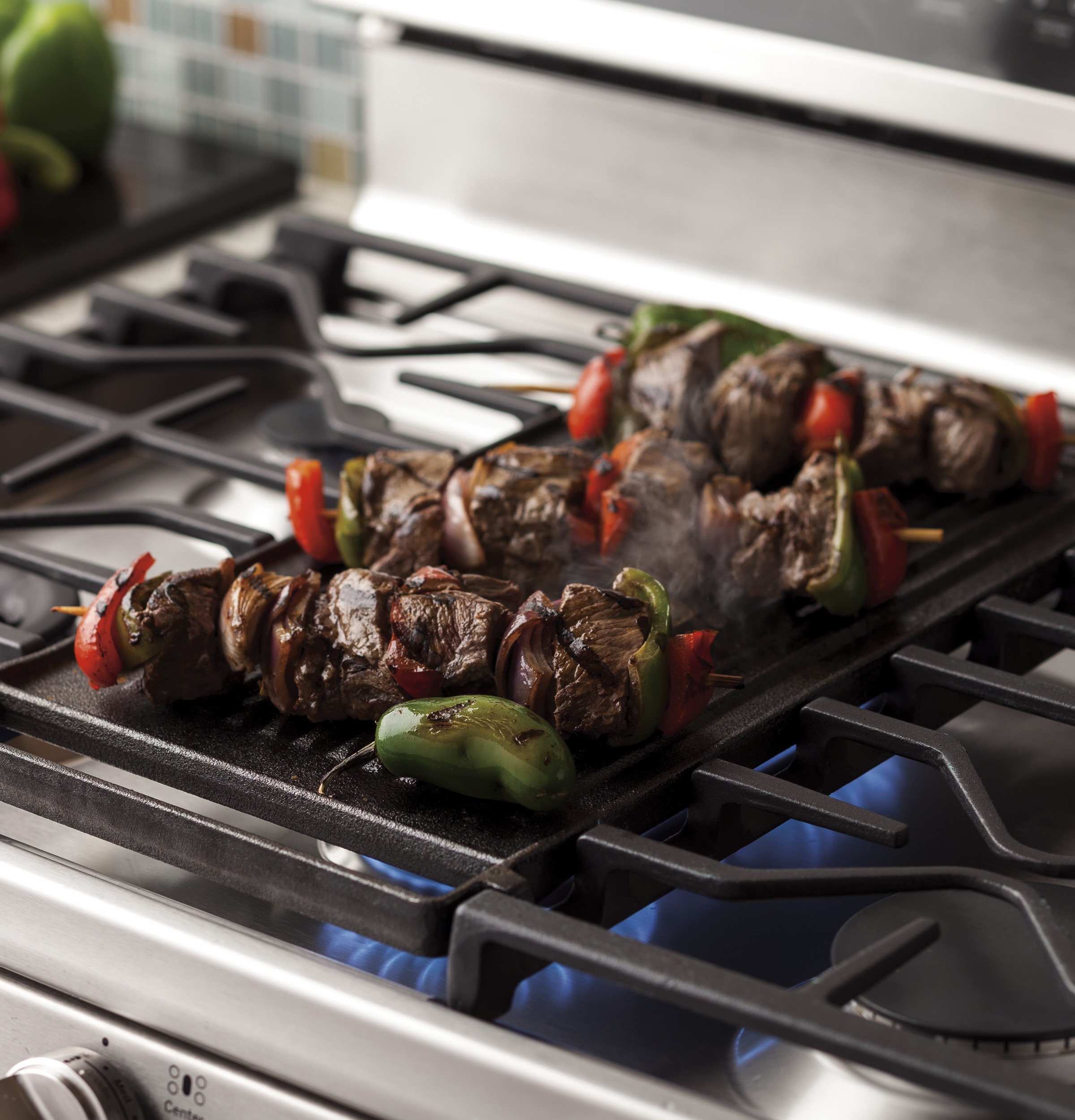 Series 30" Free-Standing Gas Convection Range with Warming Drawer PGB940ZEJSS, product image 15 of 25