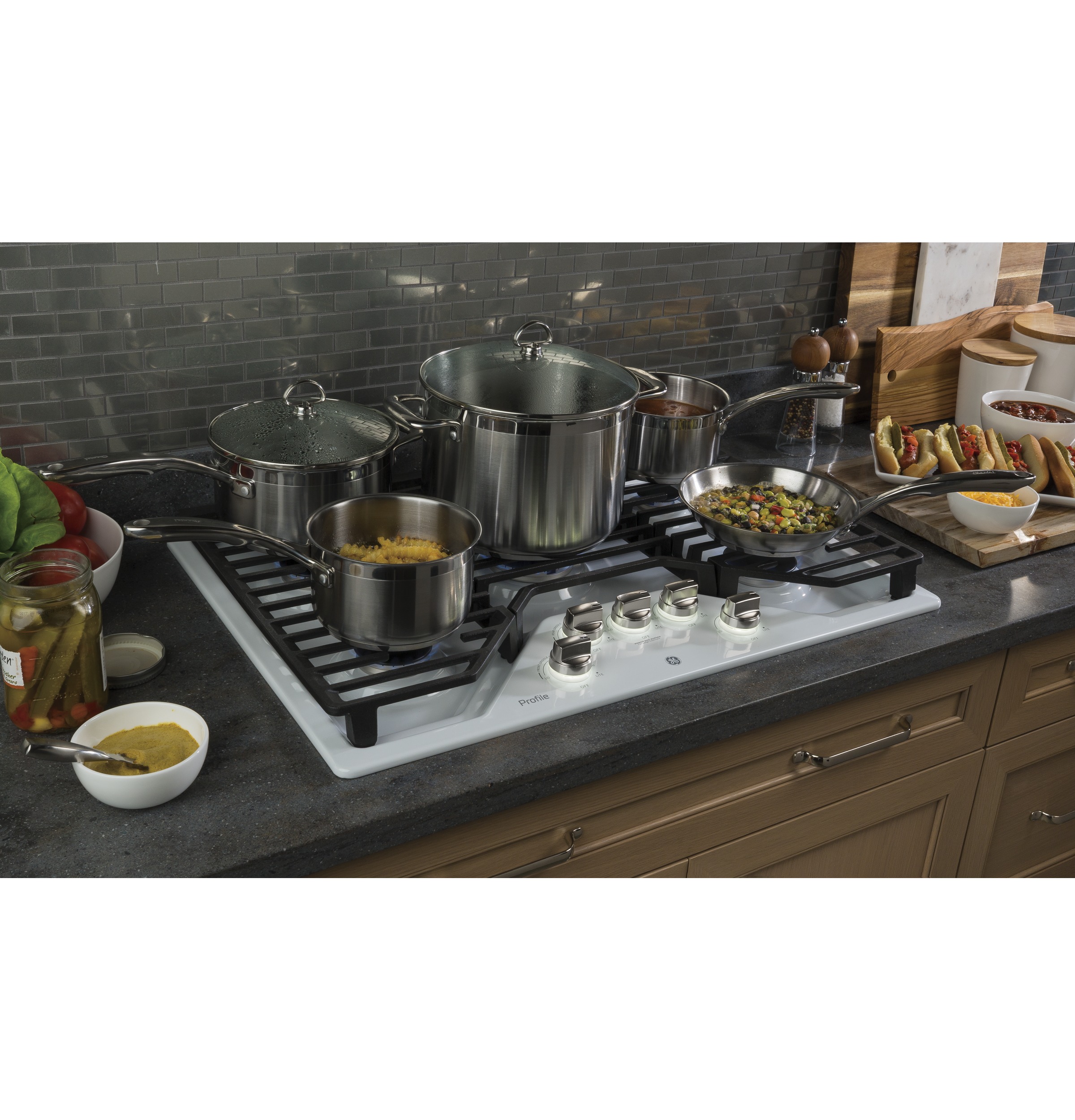 30" Built-In Gas Cooktop with 5 Burners PGP7030DLWW