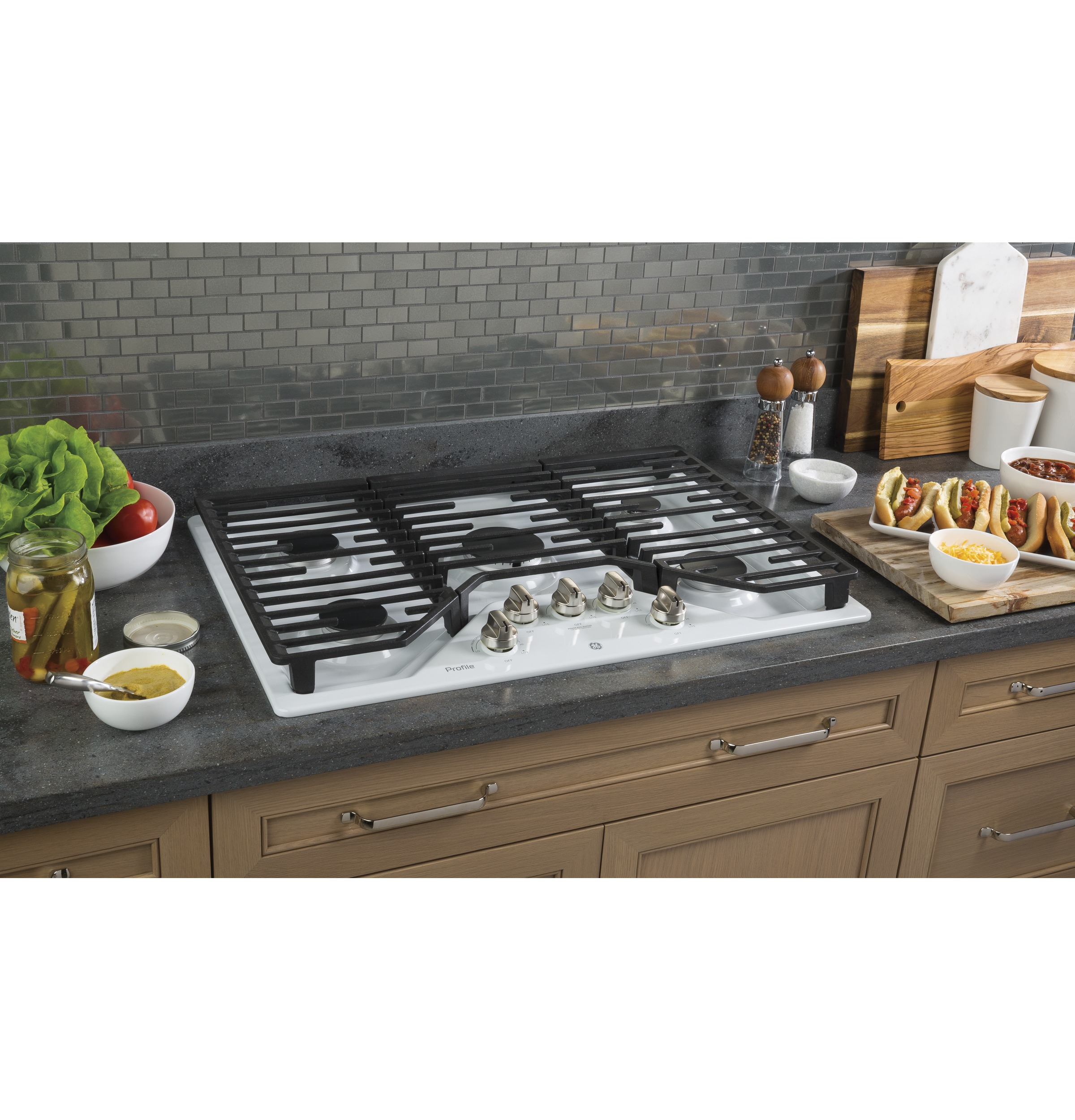 30" Built-In Gas Cooktop with 5 Burners PGP7030DLWW