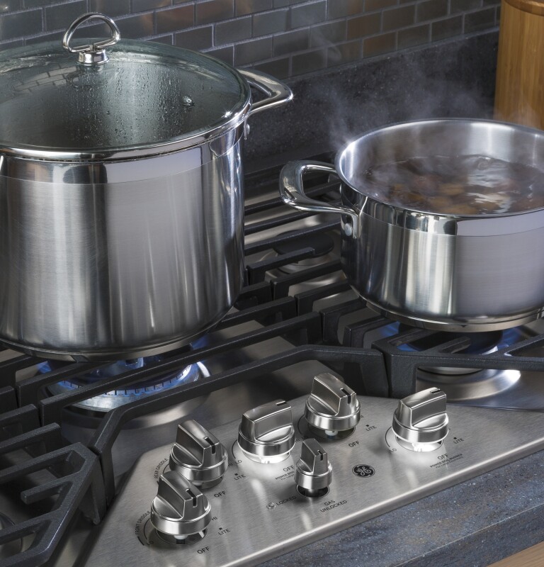 30" Built-In Tri-Ring Gas Cooktop with 5 Burners and Included Extra-Large Integrated Griddle view 8