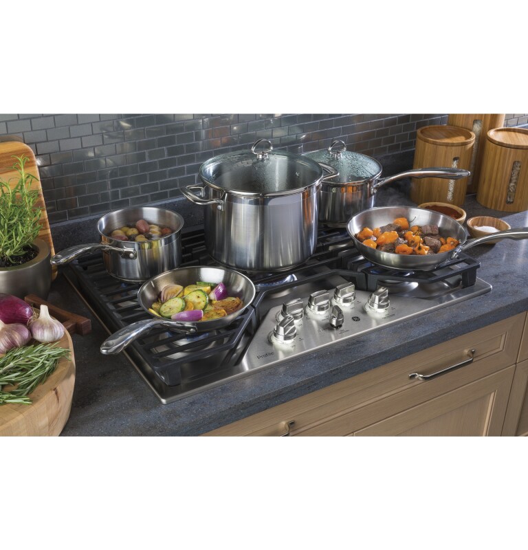 30" Built-In Tri-Ring Gas Cooktop with 5 Burners and Included Extra-Large Integrated Griddle view 9