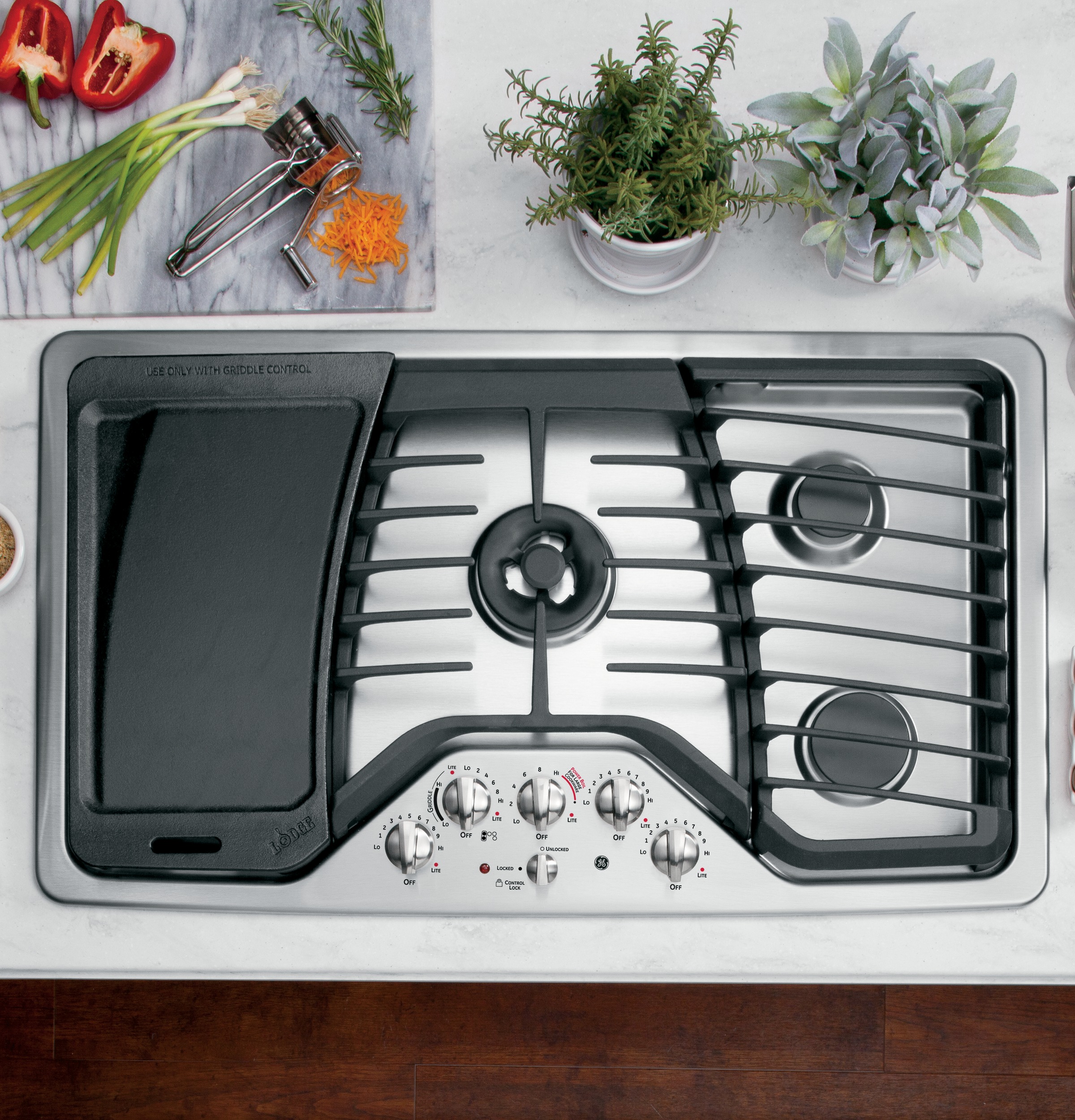 Series 36" Built-In Gas Cooktop view 3