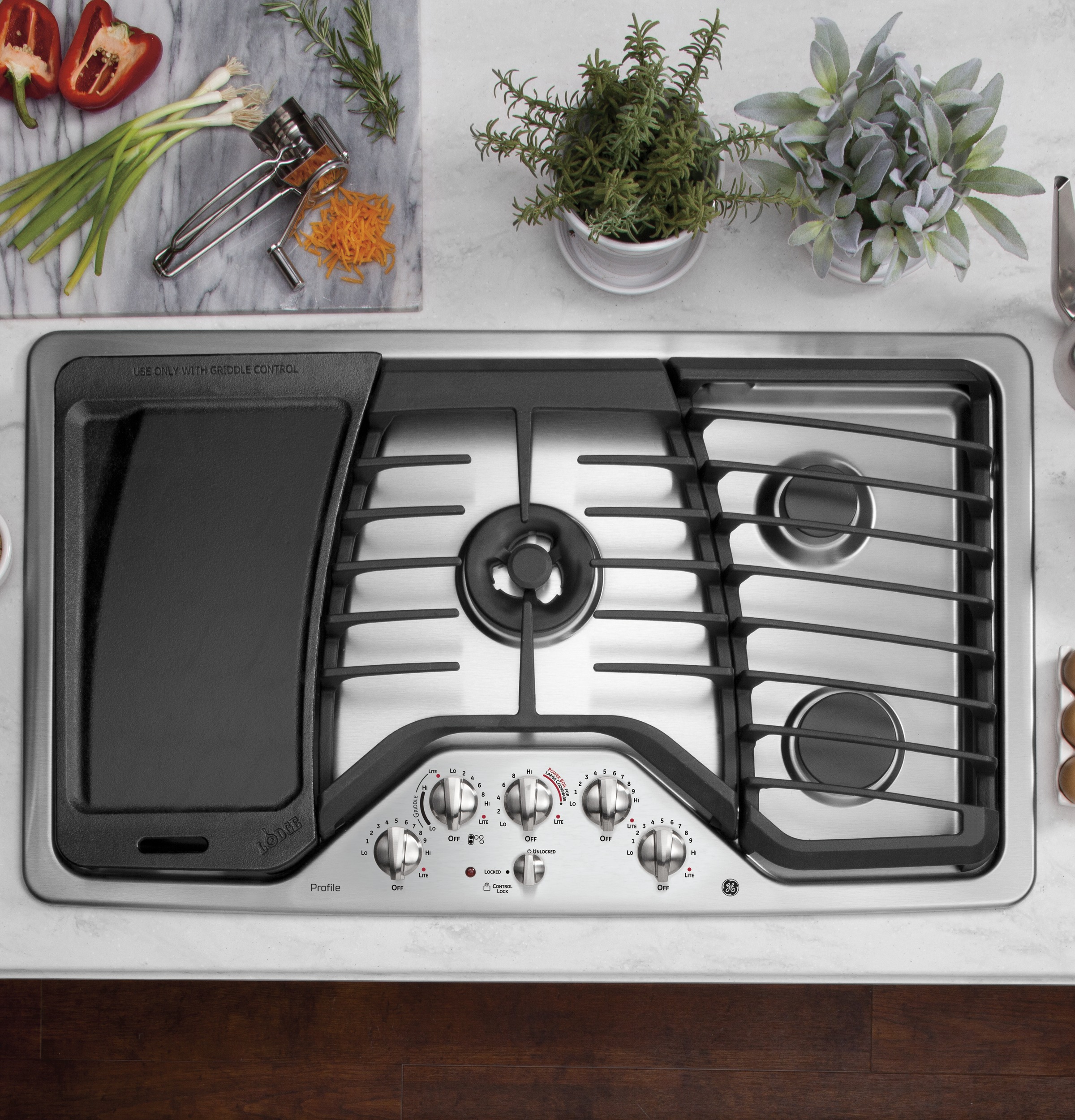 Series 36" Built-In Gas Cooktop view 4