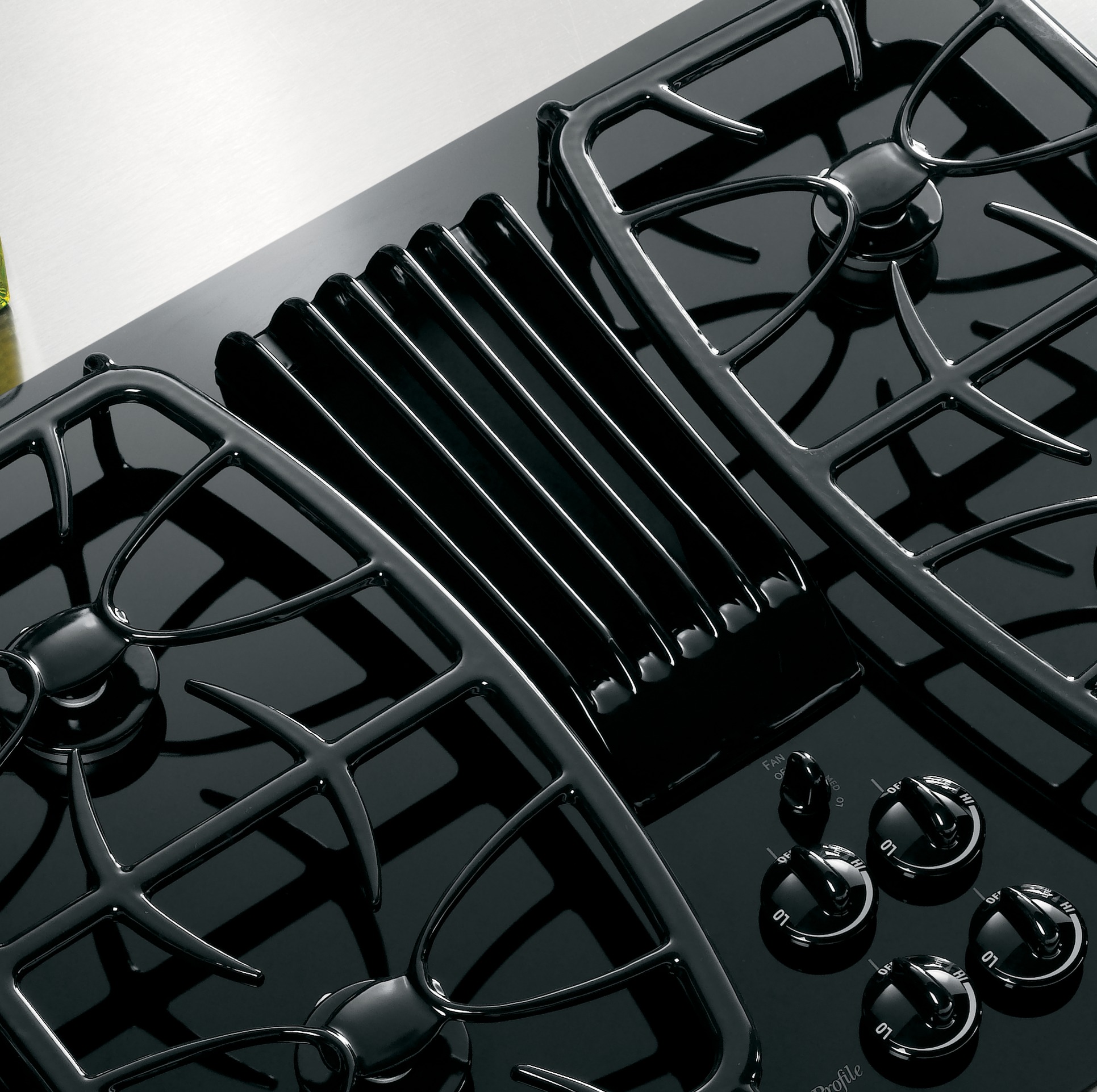 Series 30" Built-In Gas Downdraft Cooktop PGP989DNBB