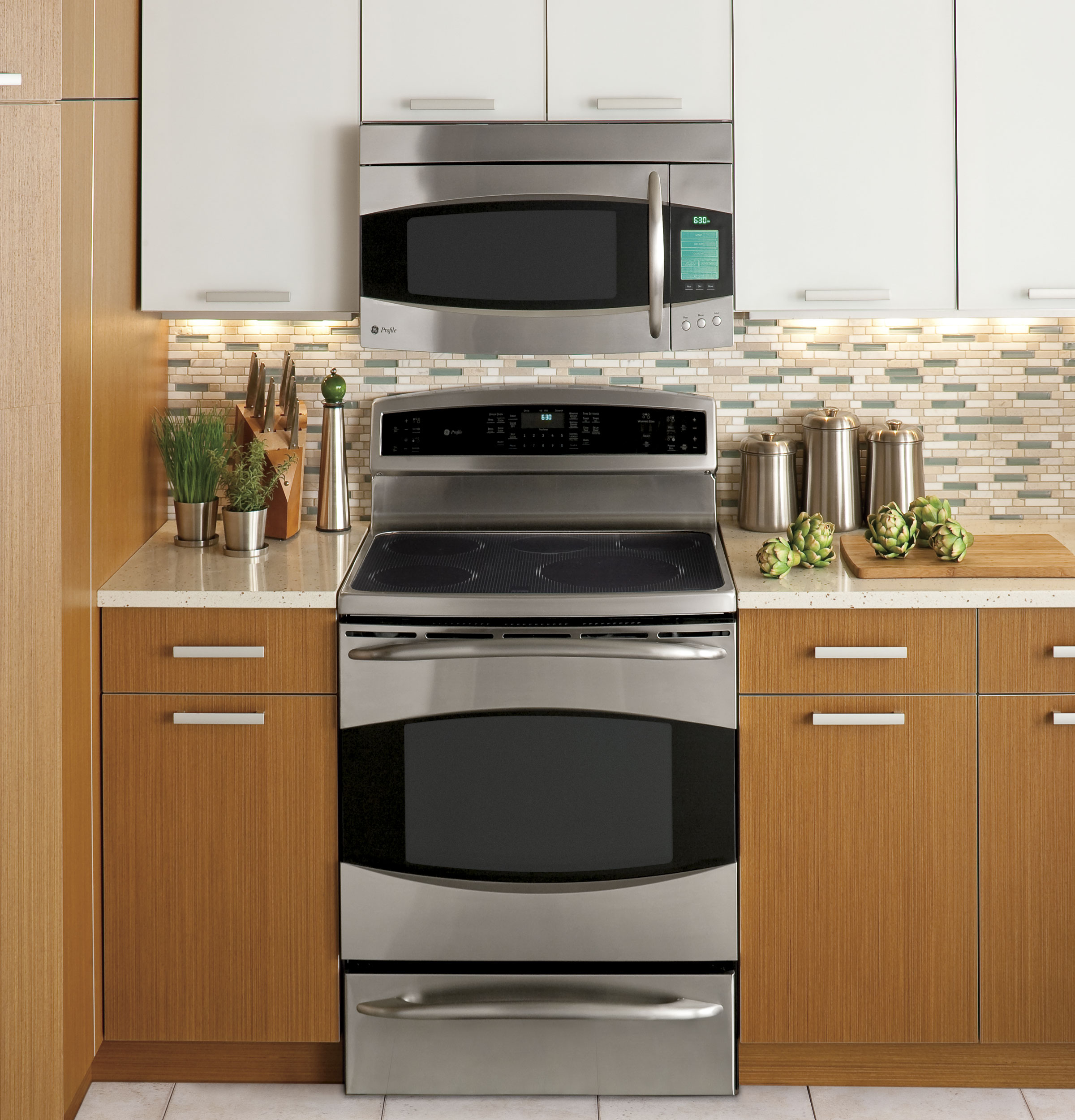 30" Free-Standing Electric Range PHB925SPSS, product image 2 of 10