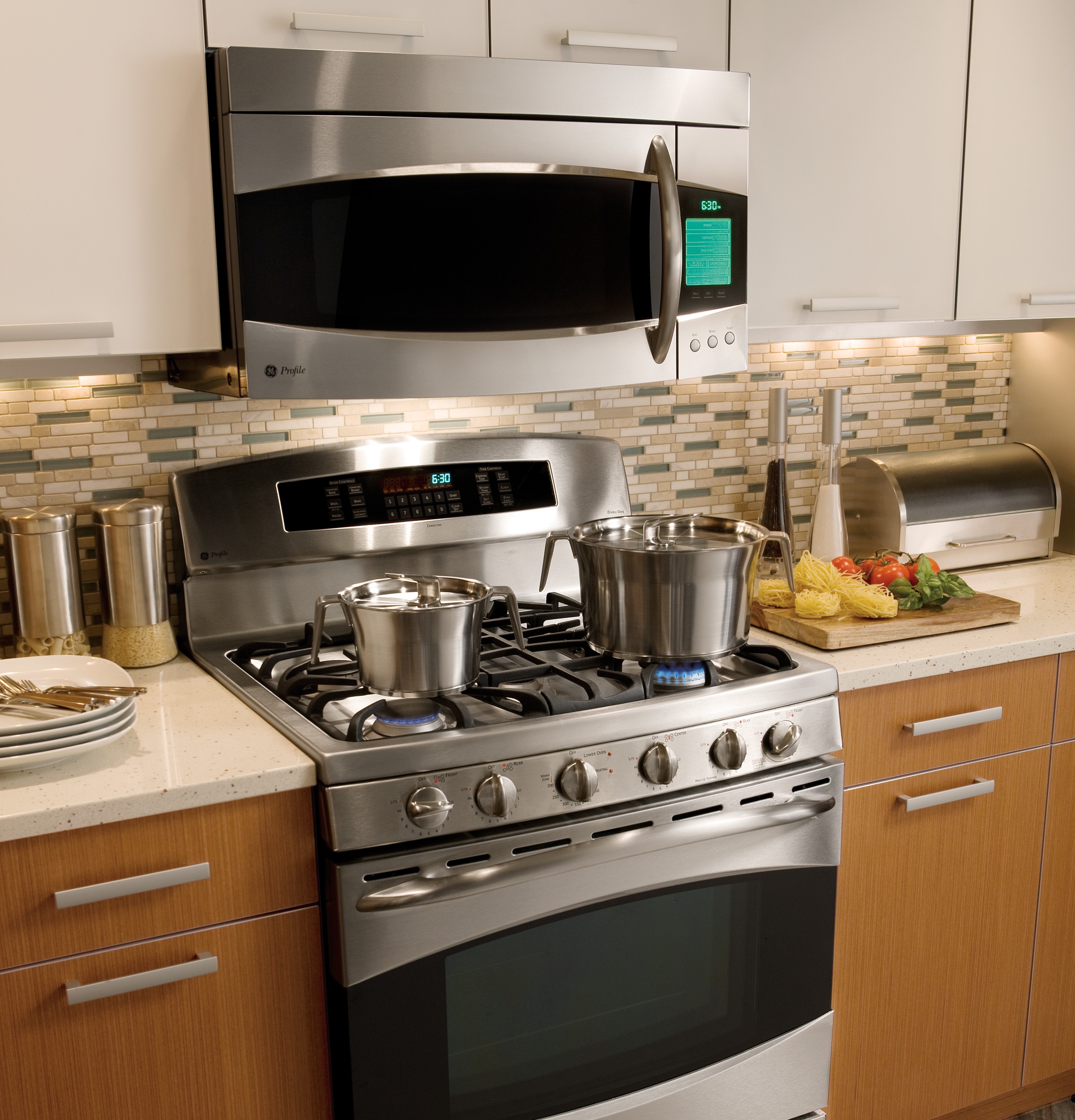 30" Free-Standing Electric Range PHB925SPSS, product image 5 of 10