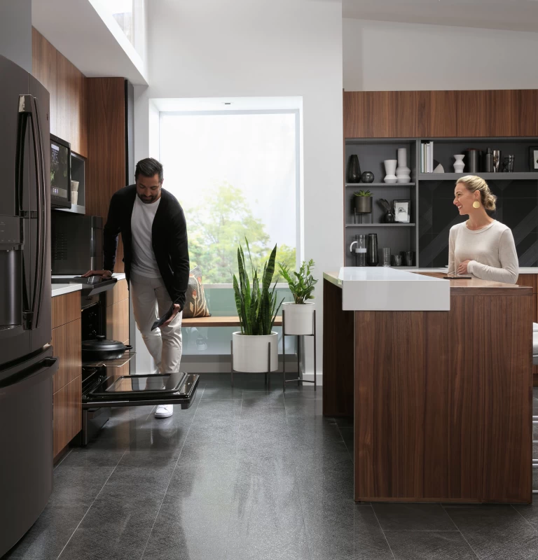 30" Smart Slide-In Front-Control Induction and Convection Range with No Preheat Air Fry PHS930BPTS