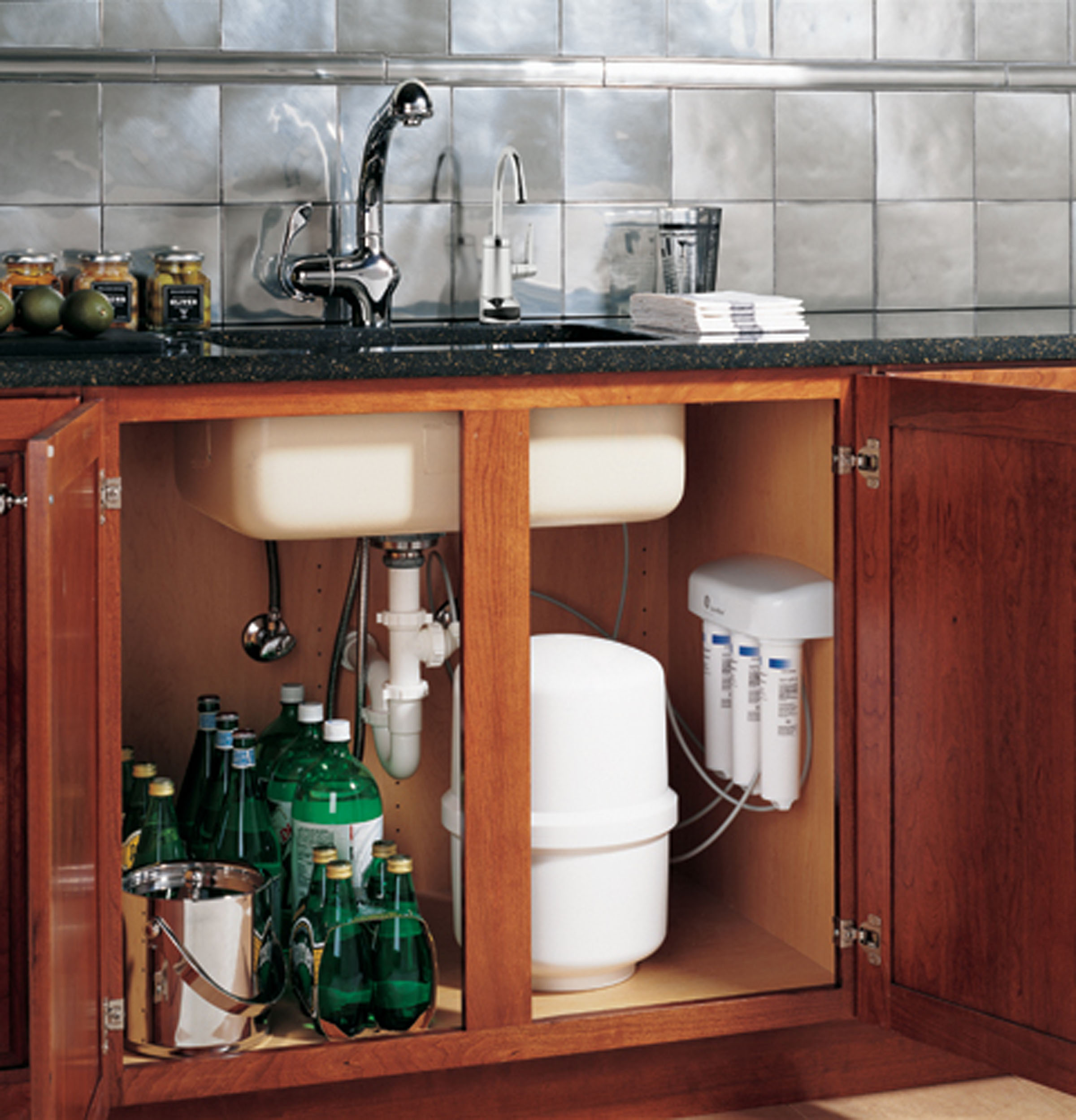 Reverse Osmosis Filtration System with Chrome Faucet PNRQ20RBL