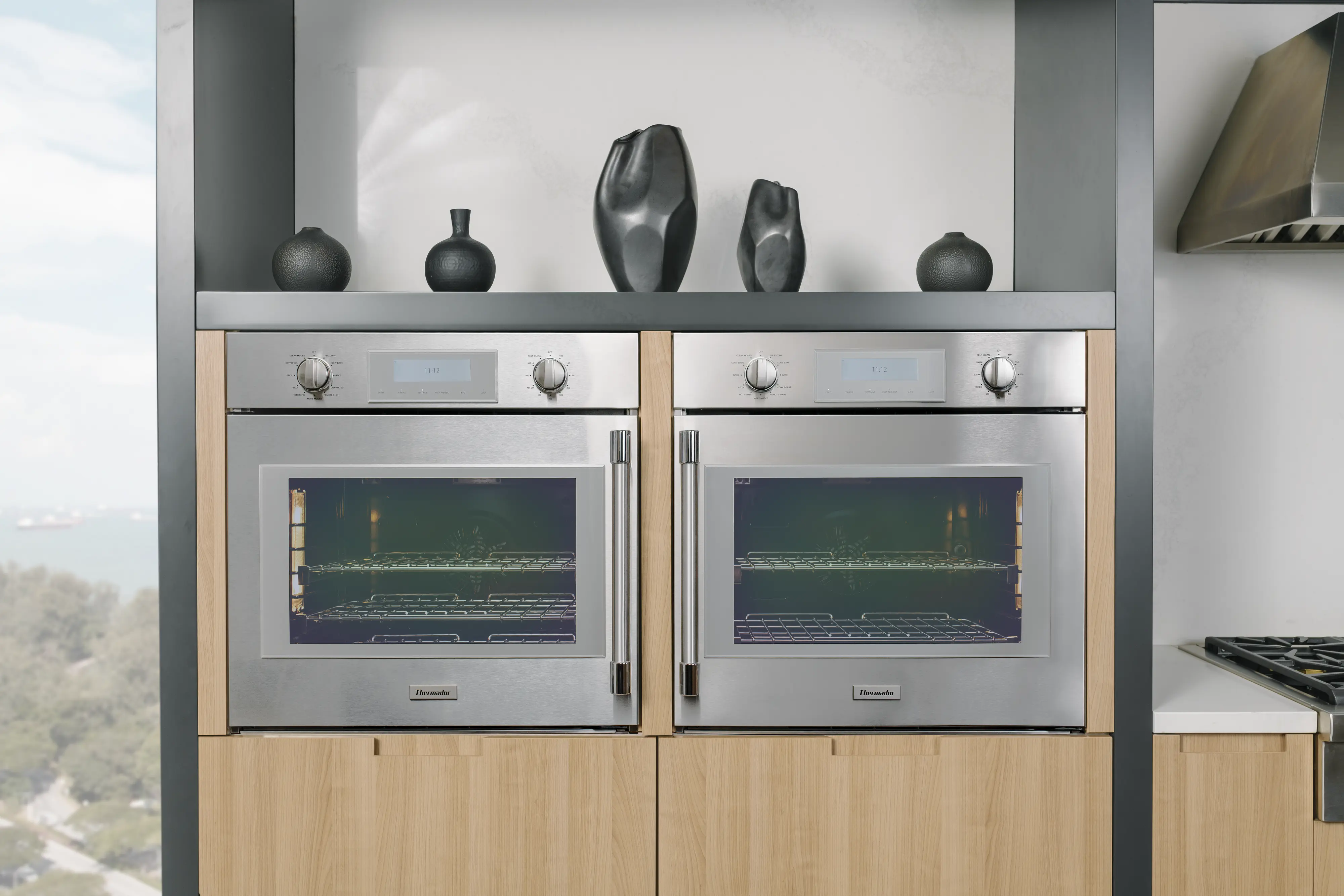 Professional Single Wall Oven 30'' Right Side Opening Door, POD301RW