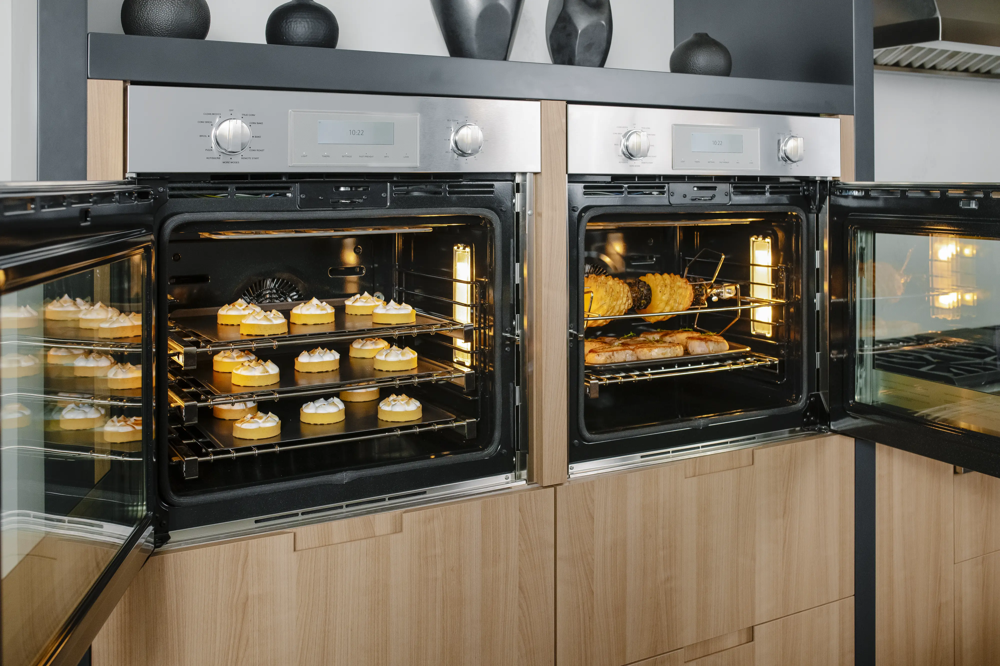 Professional Single Wall Oven 30'' Right Side Opening Door, POD301RW