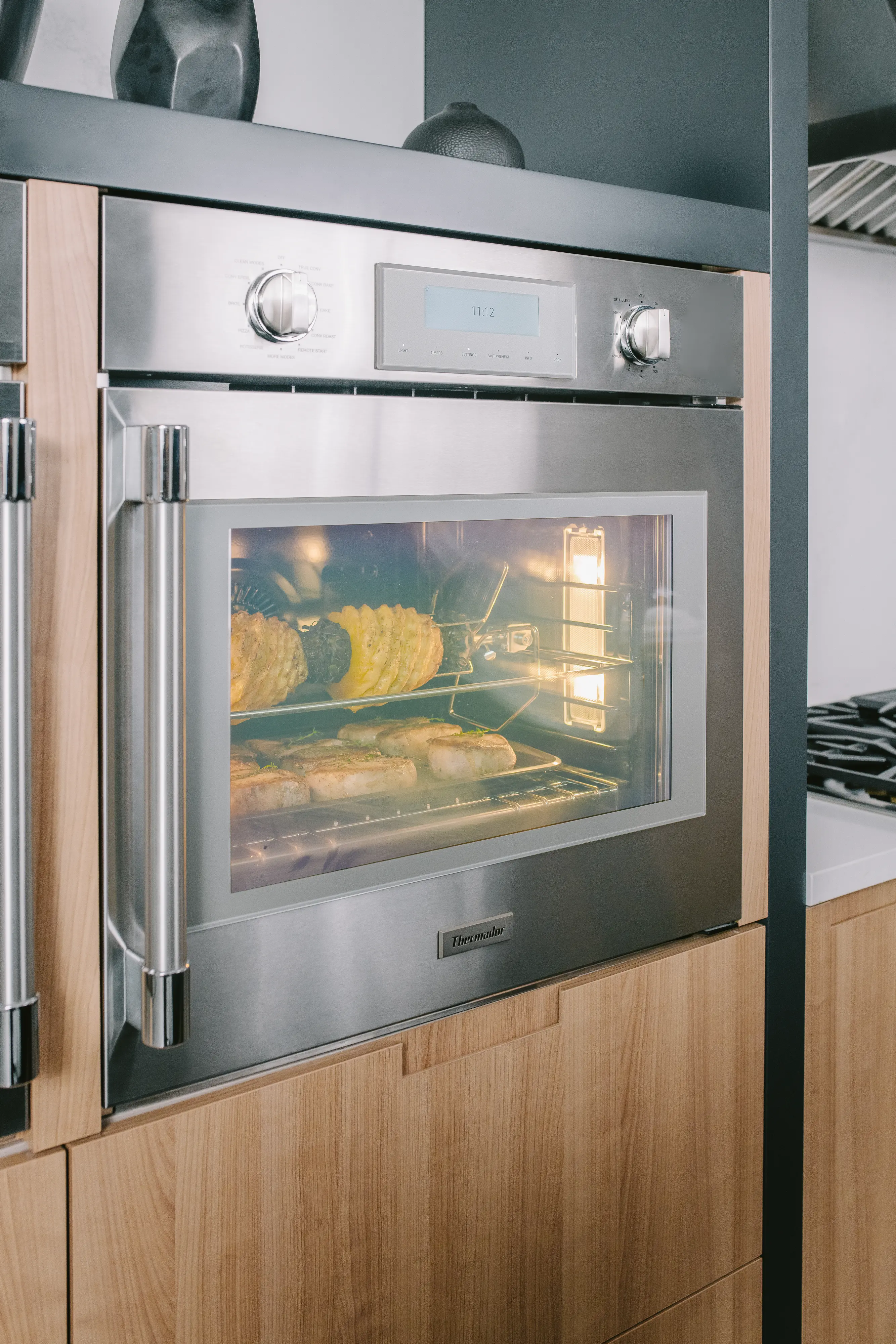 Professional Single Wall Oven 30'' Right Side Opening Door, POD301RW