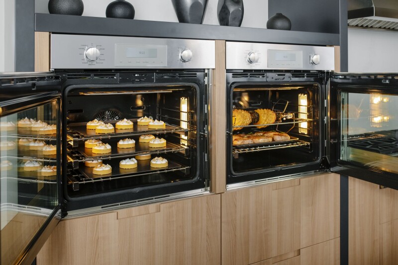 Professional Single Wall Oven 30" Right Side Opening Door POD301RW