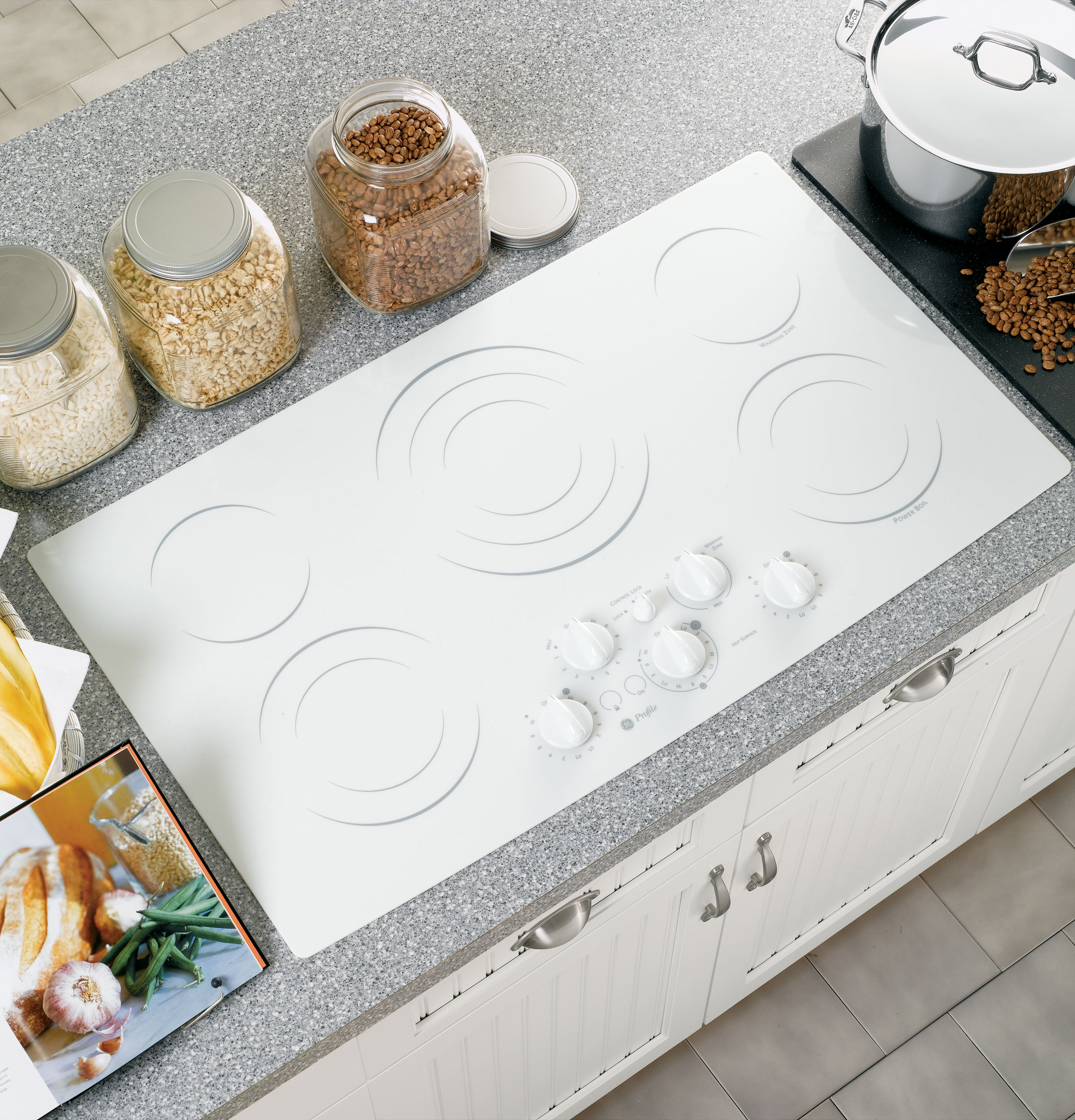 36" Built-In CleanDesign Cooktop PP972TMWW