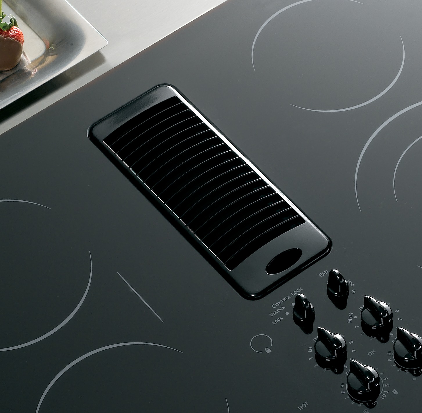 Series 30" Downdraft Electric Cooktop view 3