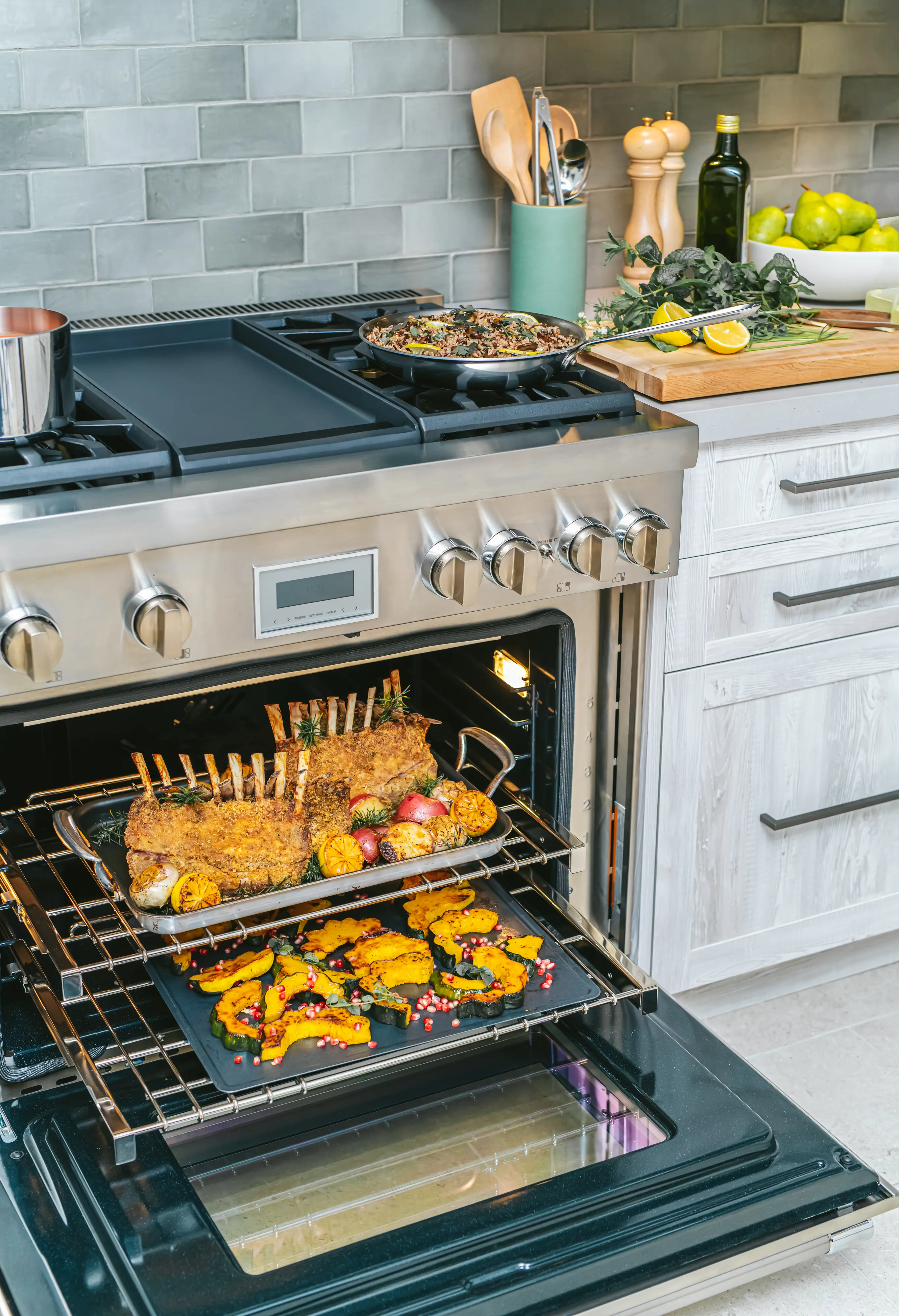 Dual Fuel Professional Range 36'' Pro Harmony® Standard Depth PRD364WDHU