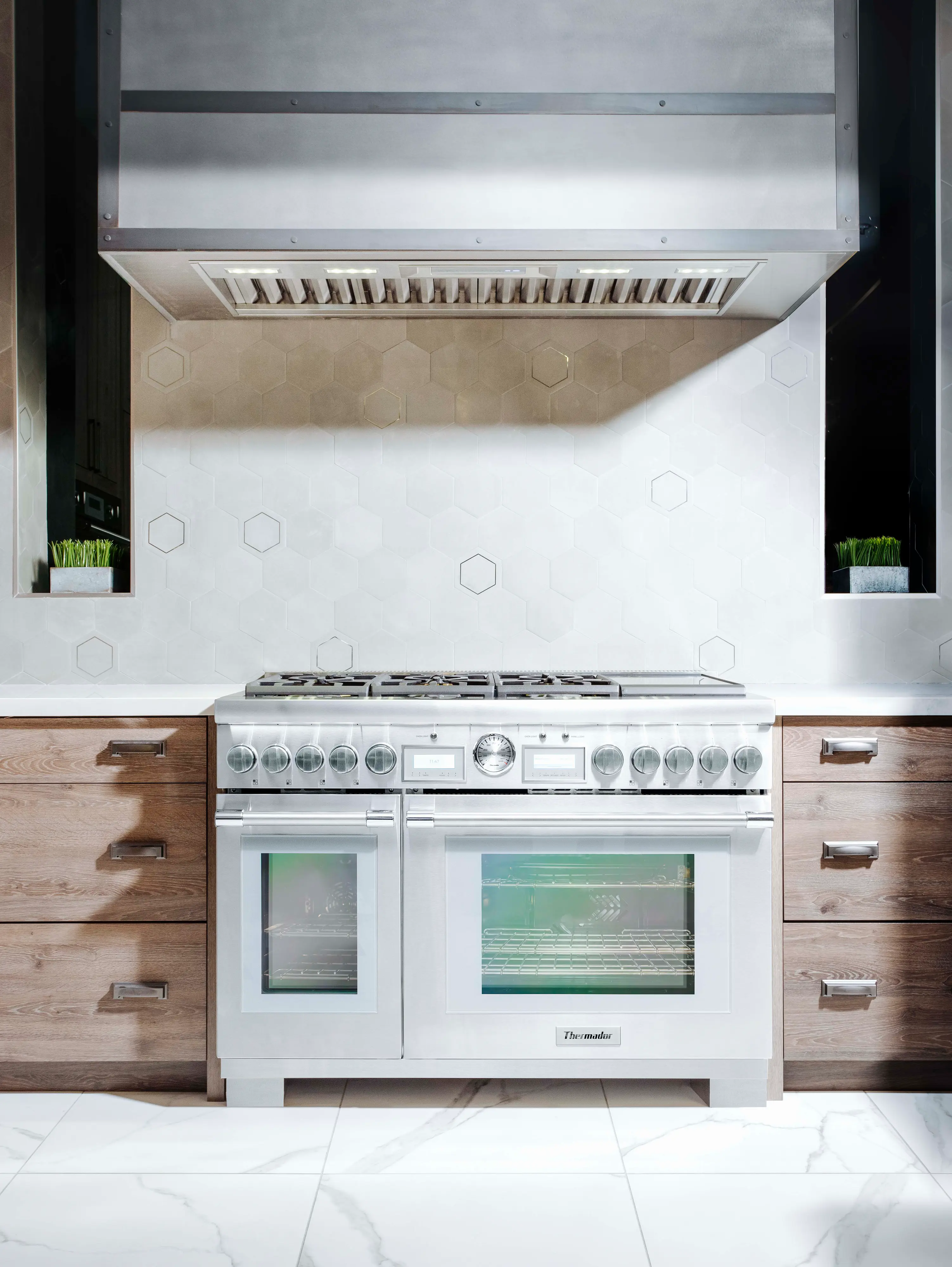 Dual Fuel Professional Range 48'' Pro Grand® Commercial Depth PRD486WIGU