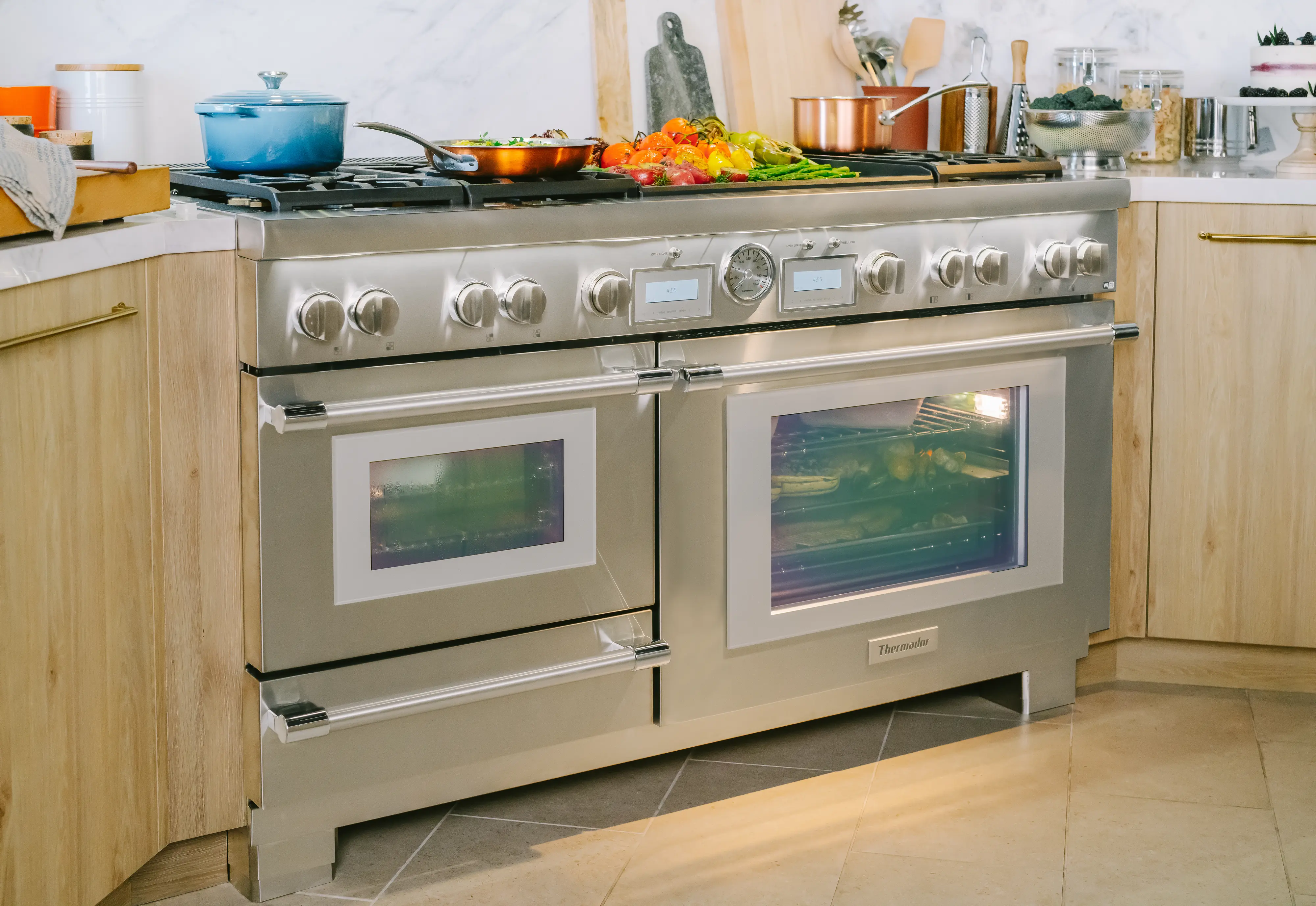 Dual Fuel Professional Range 60'' Pro Grand® Commercial Depth PRD606WESG
