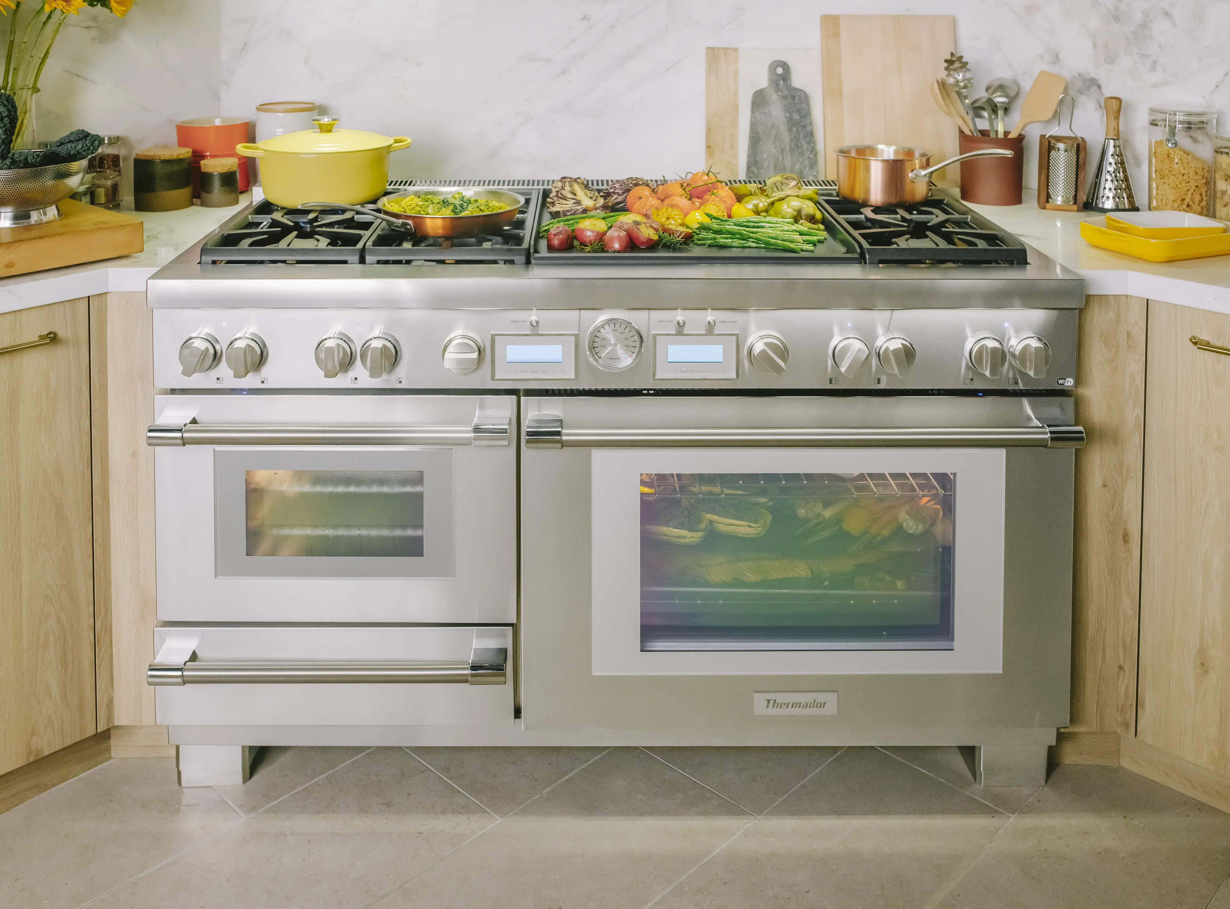 Dual Fuel Professional Range 60'' Pro Grand® Commercial Depth PRD606WESG