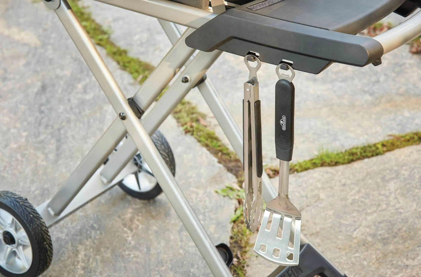 TravelQ™ PRO285X with Scissor Cart PRO285XBK