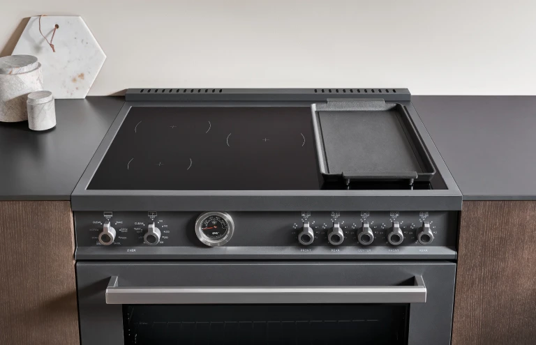 36 inch Induction Range, 5 Heating Zones and Cast Iron Griddle, Electric Self-Clean Oven PRO365ICFEPROT
