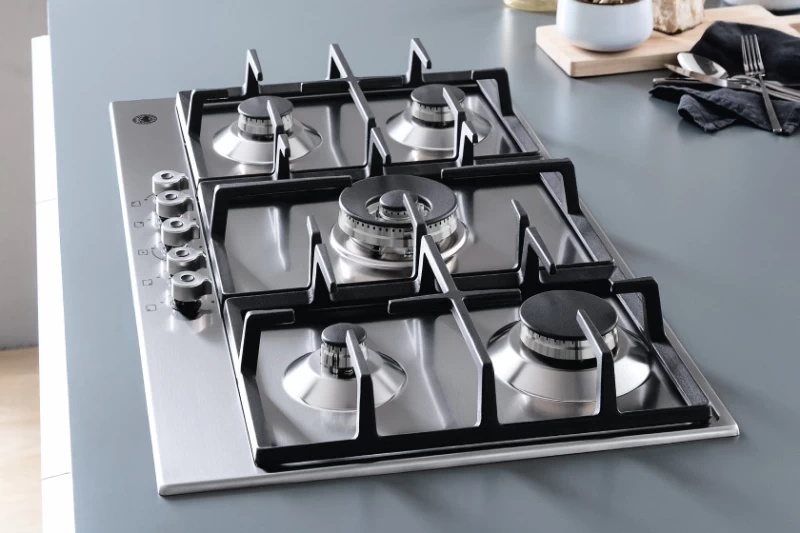 36 Front Control Gas Cooktop 5 burners view 3
