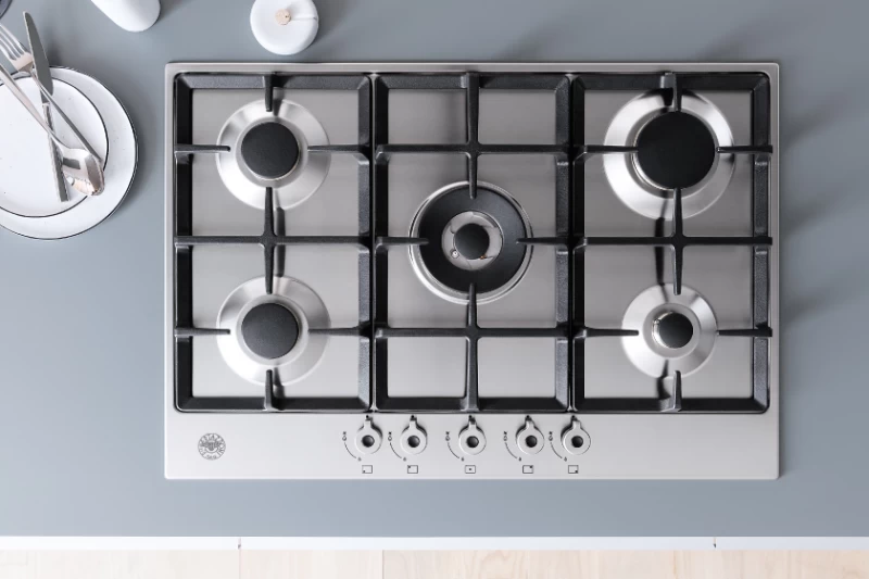 36 Front Control Gas Cooktop 5 burners view 2