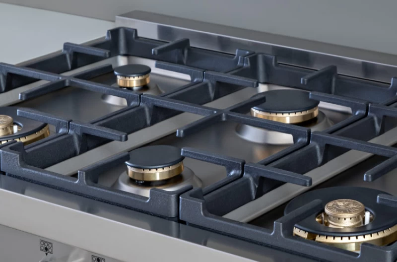 36 Gas Rangetop 6 brass burners view 3