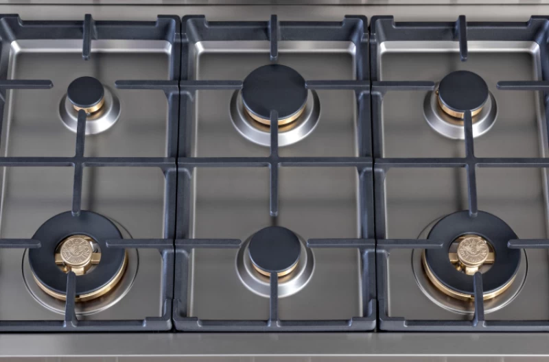 36 Gas Rangetop 6 brass burners view 2