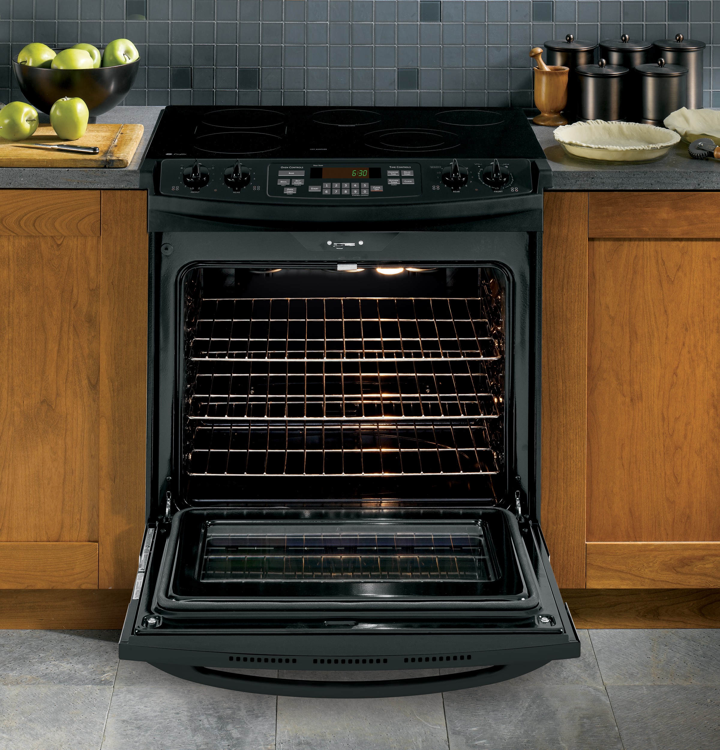 30" Slide-In Electric Range PS905DPBB