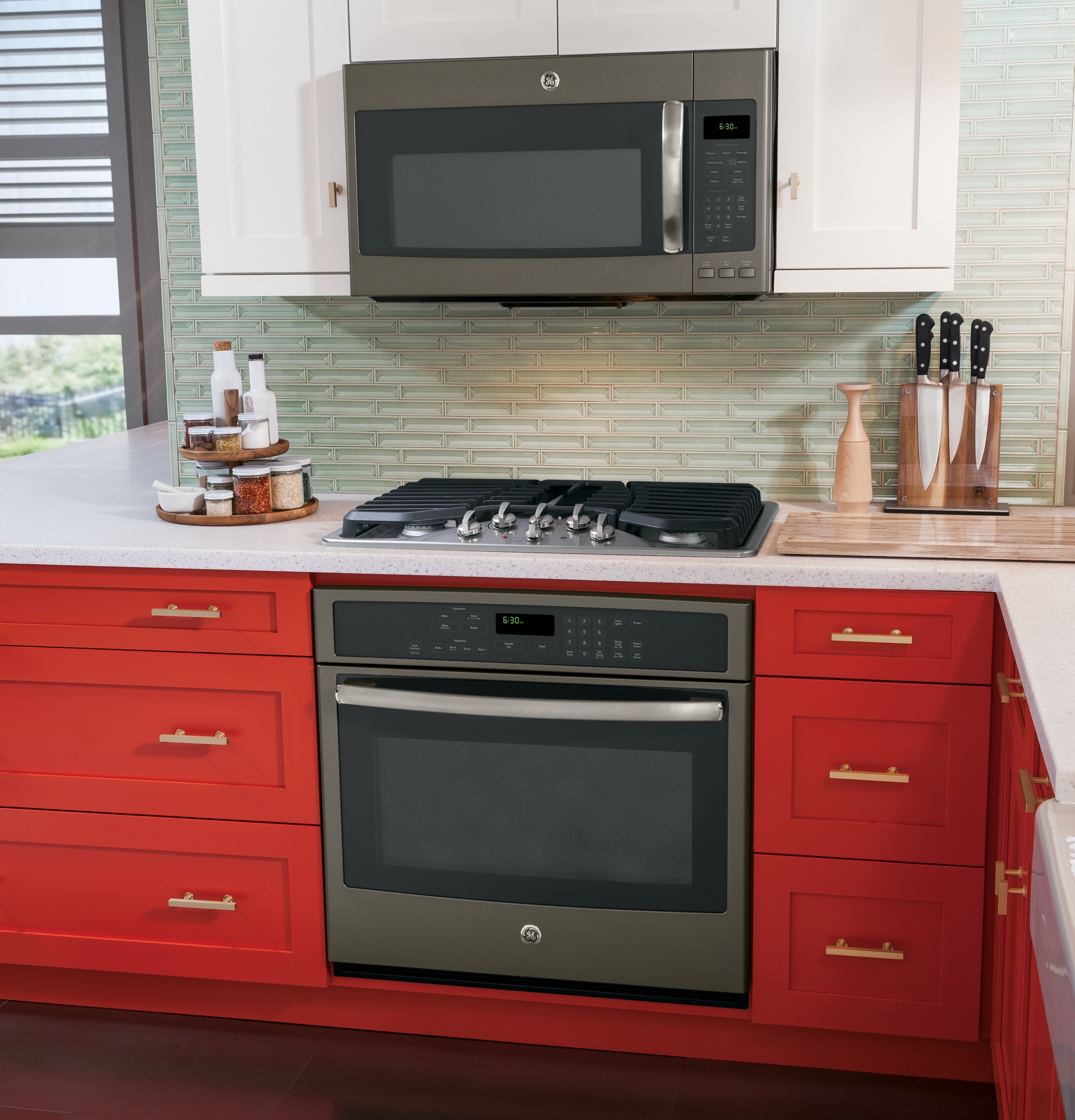 Series 30" Built-In Single Convection Wall Oven PT7050EHES