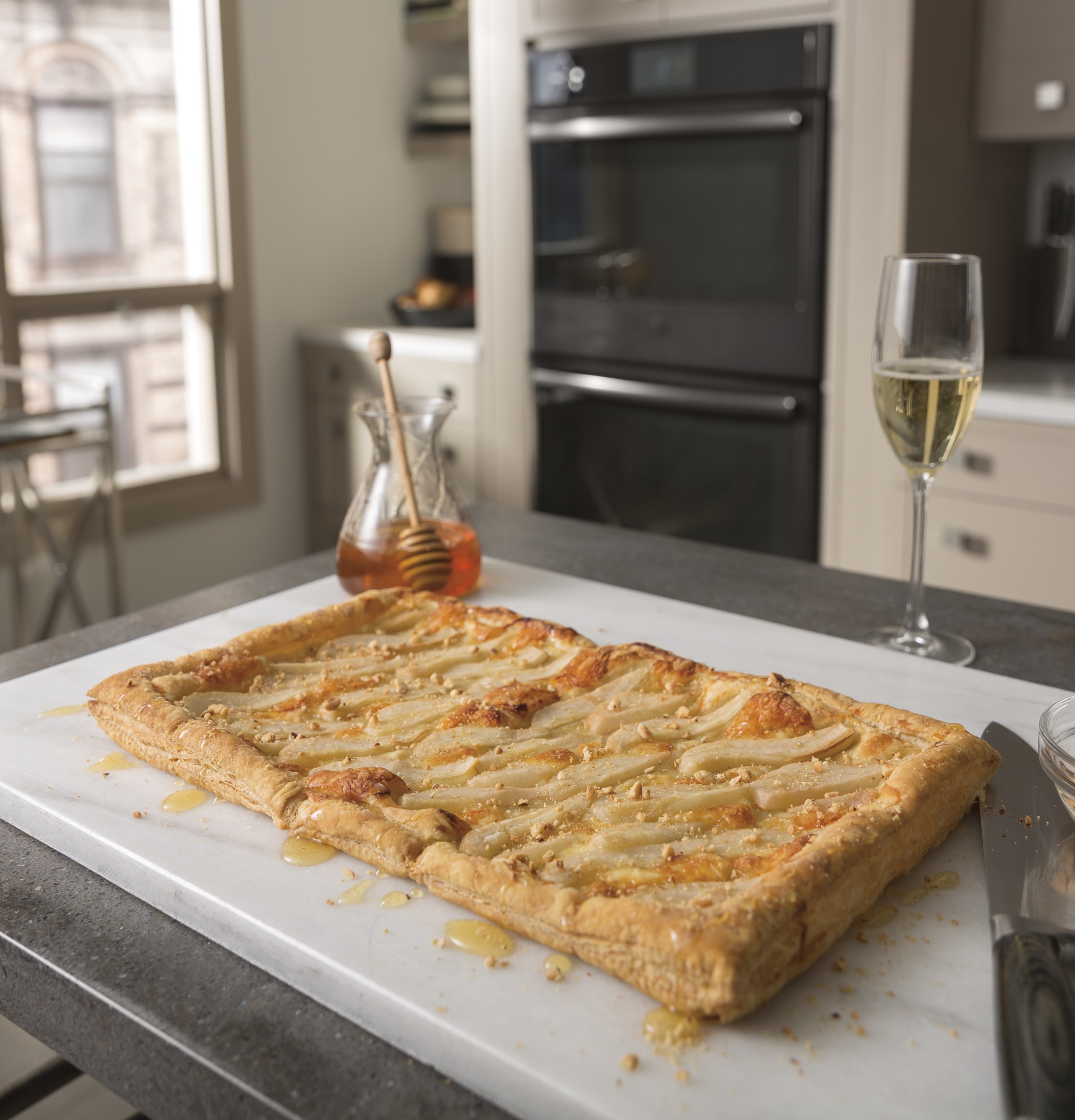 Series 30" Built-In Single Convection Wall Oven PT9051SLSS