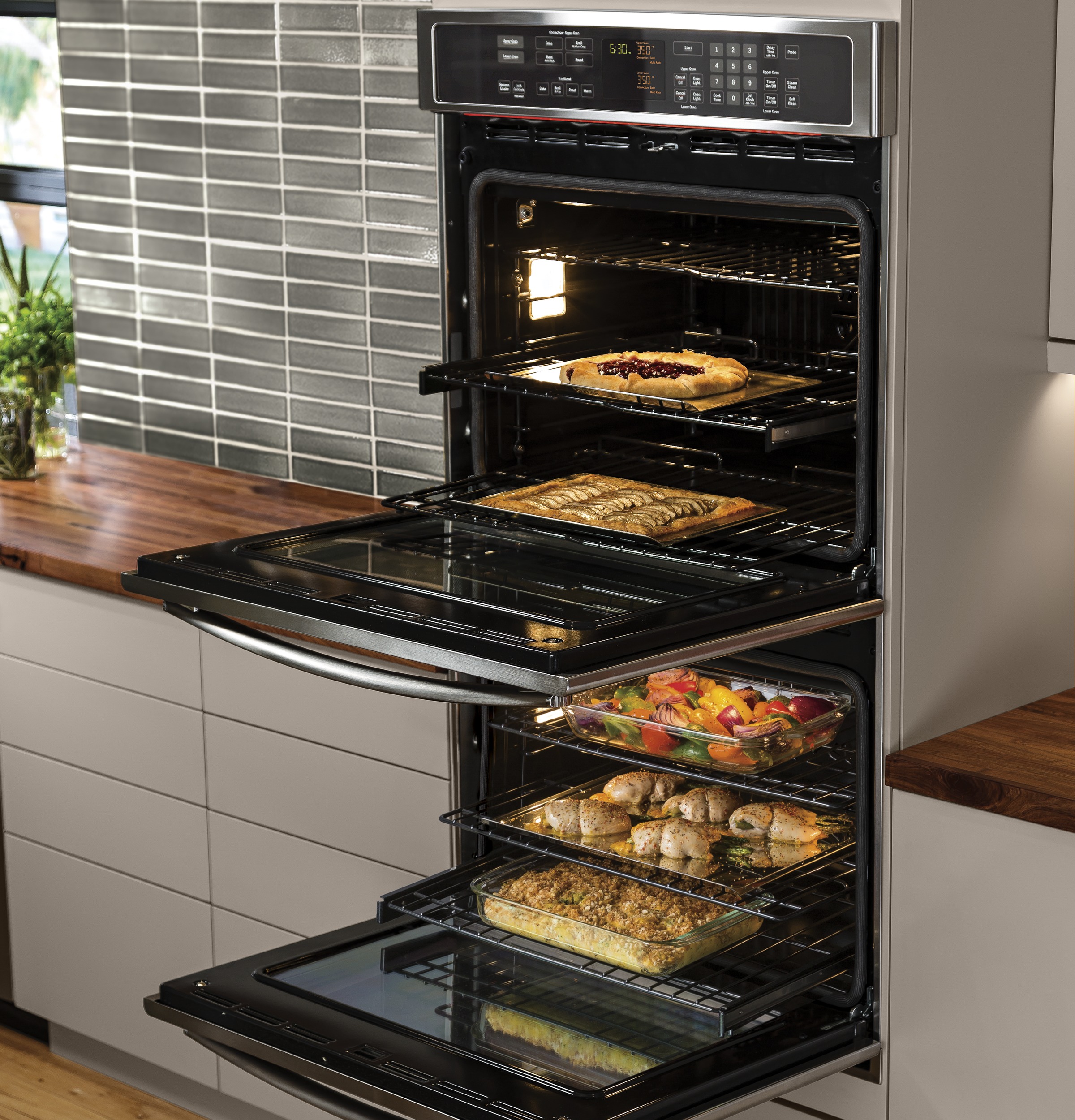 Series 30" Built-In Double Convection Wall Oven PT9550SFSS