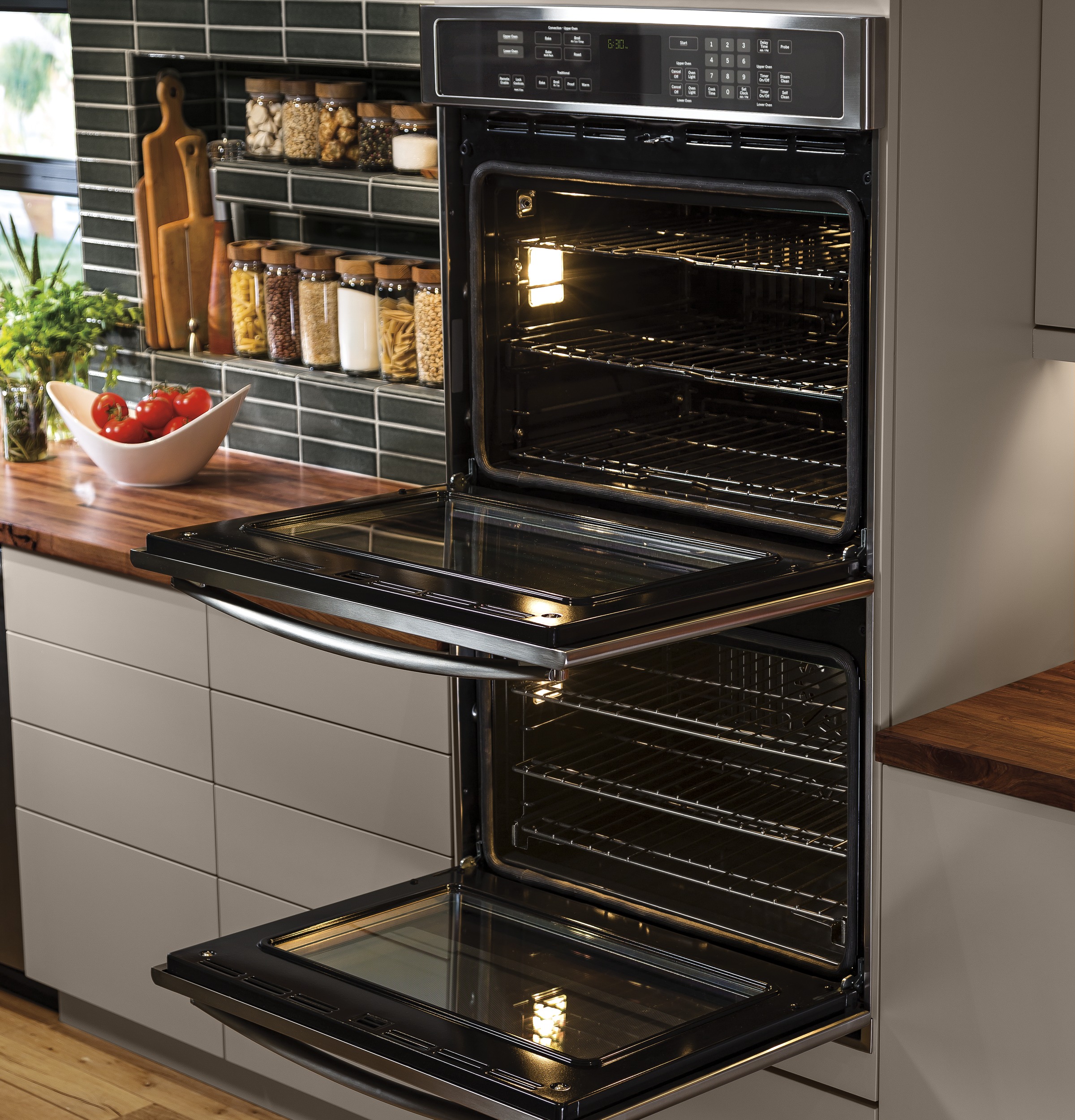 Series 30" Built-In Double Convection Wall Oven PT9550SFSS