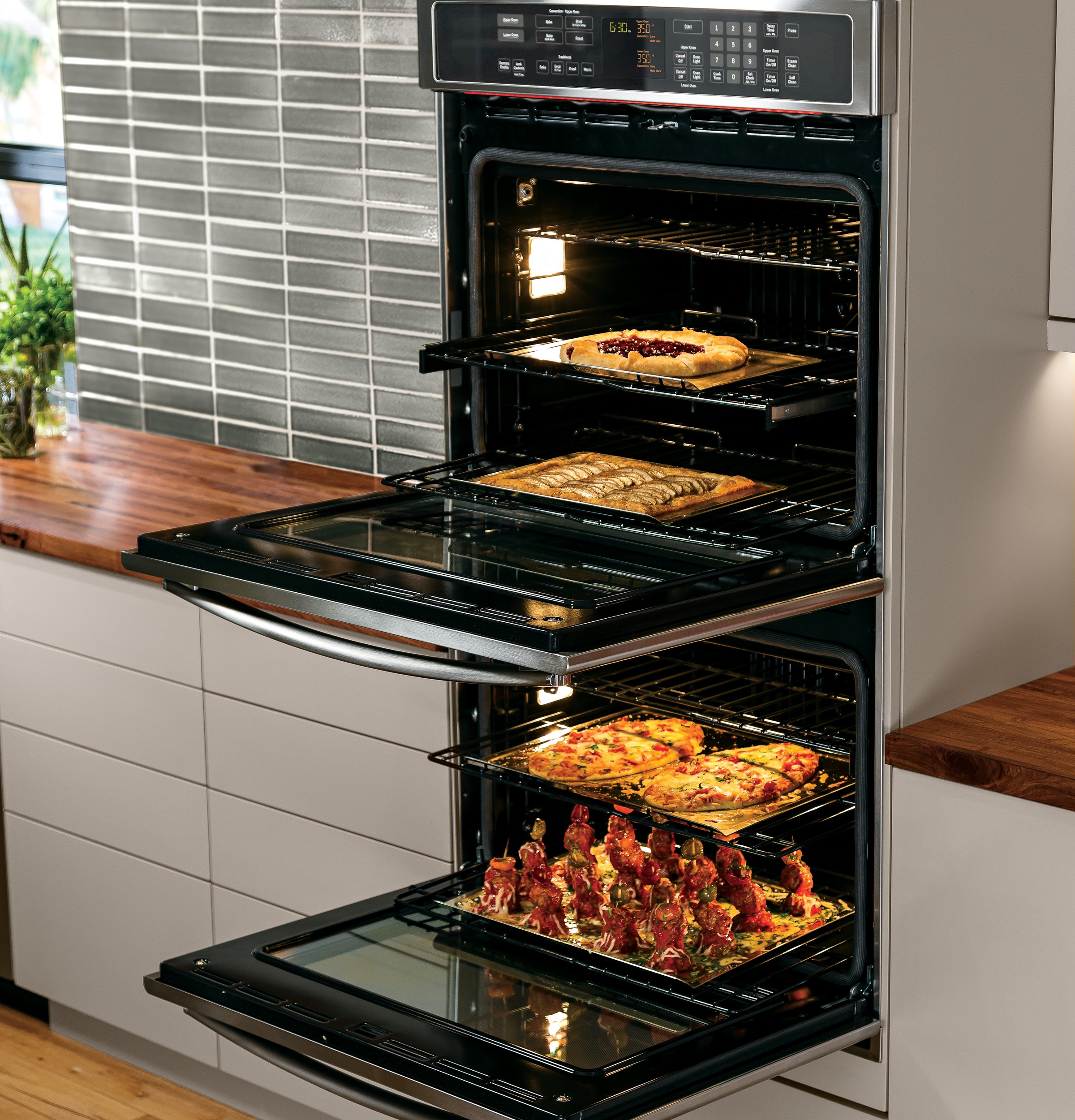 Series 30" Built-In Double Convection Wall Oven PT9550SFSS
