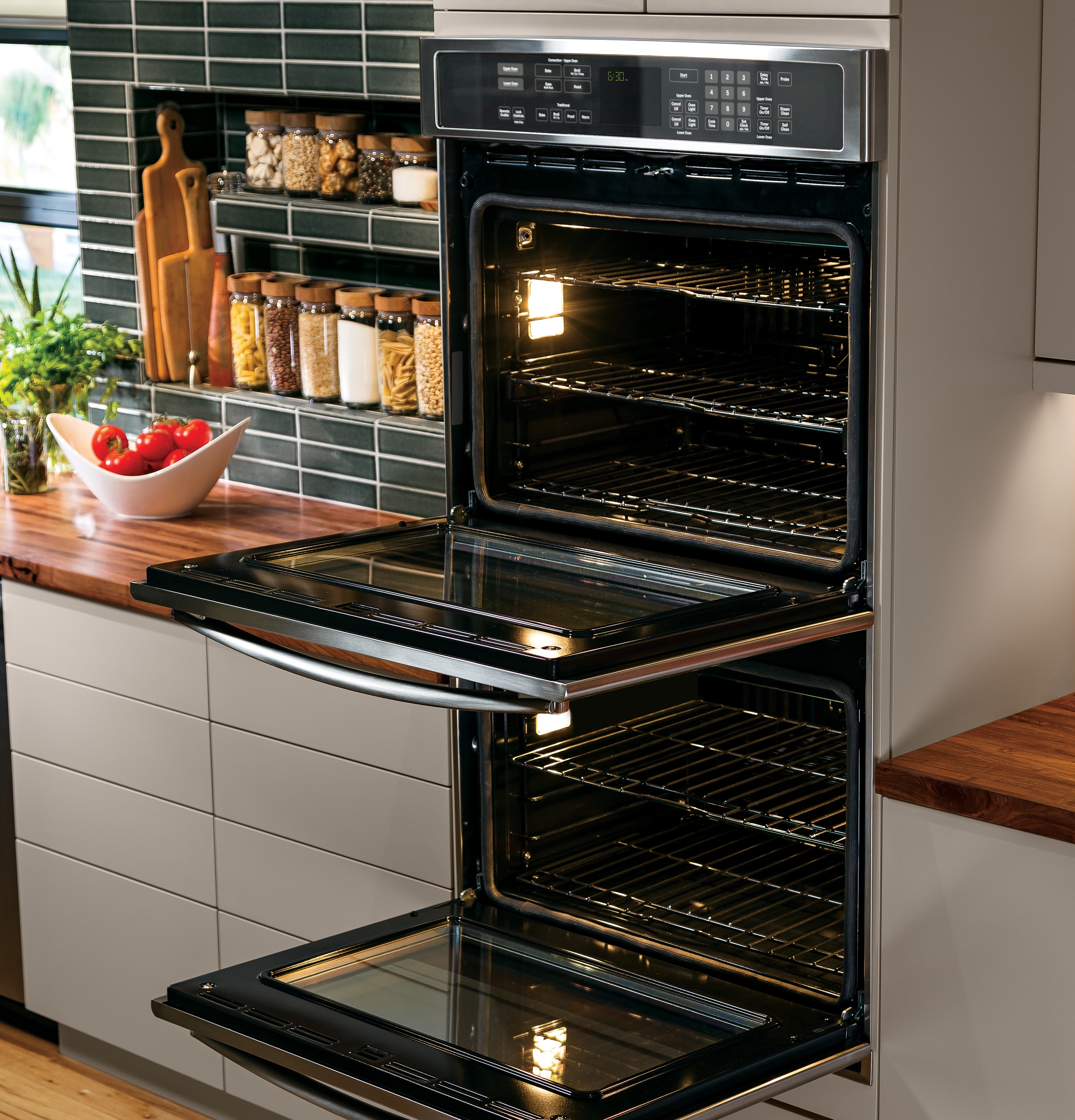 Series 30" Built-In Double Convection Wall Oven PT9550SFSS