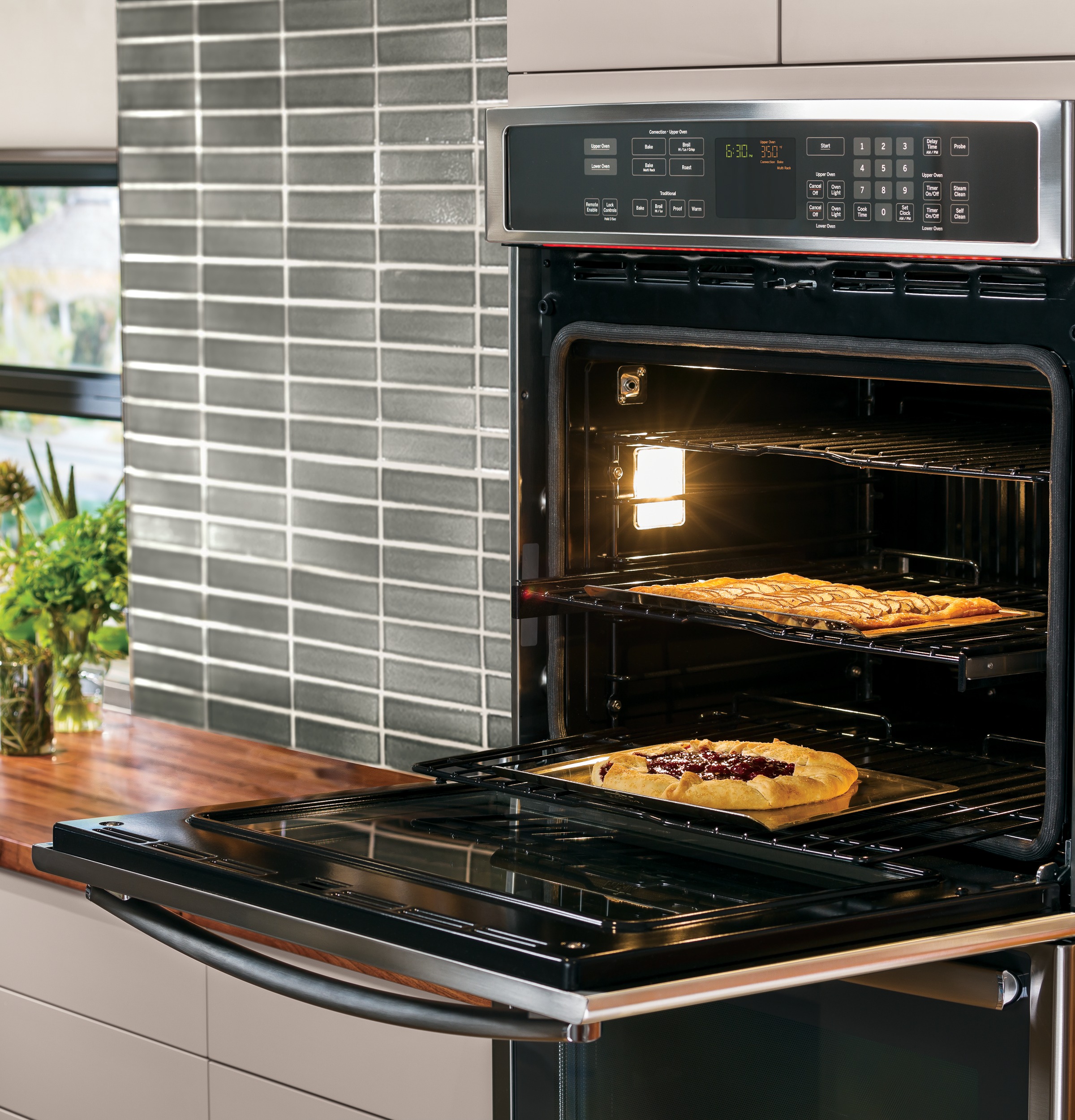 Series 30" Built-In Double Convection Wall Oven PT9550SFSS