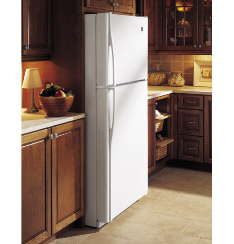 Arctica 21.7 Cu. Ft. Top Freezer Refrigerator PTS22LBMWW