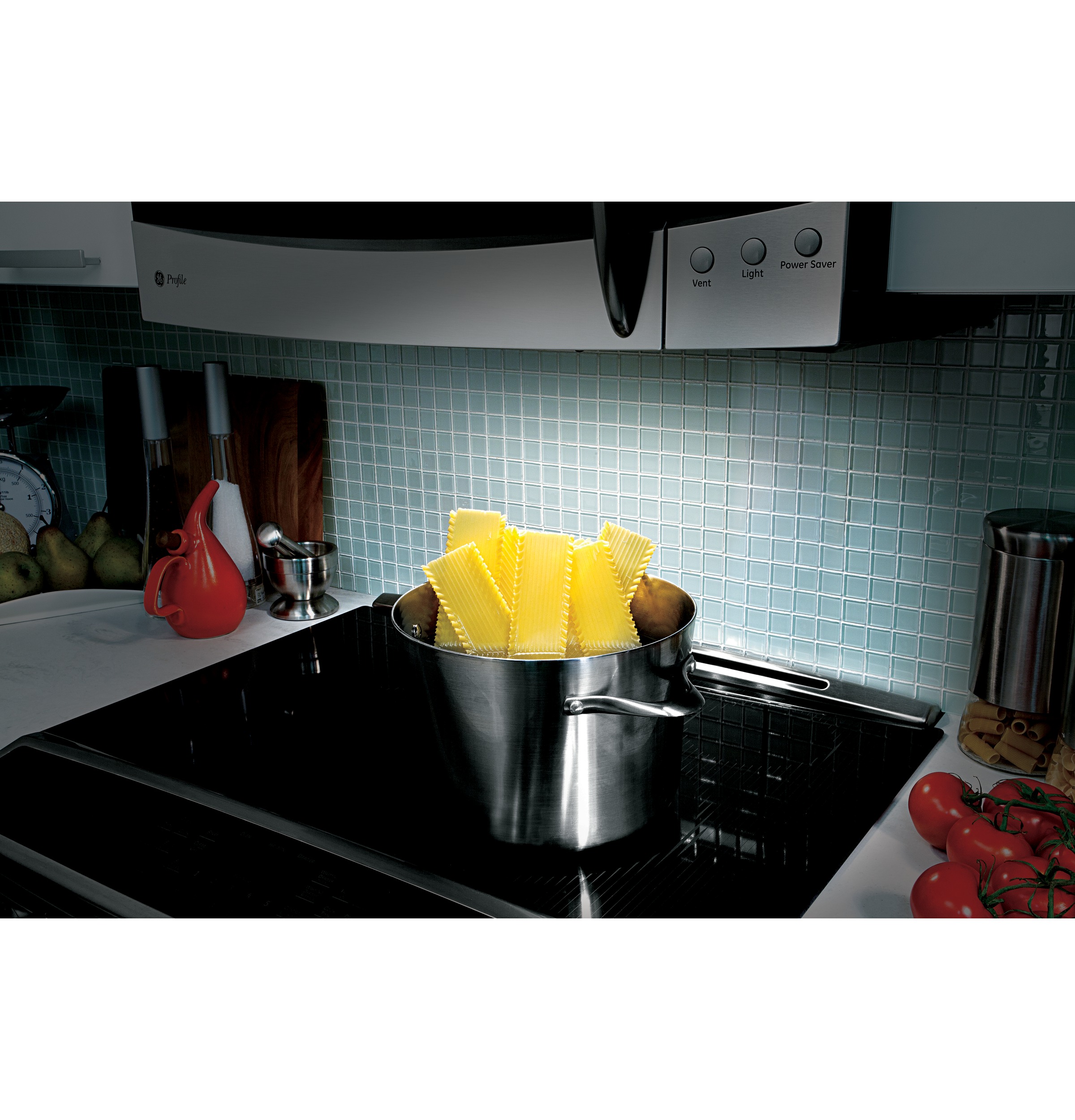 Spacemaker 2.1 Cu. Ft. Over-the-Range Microwave Oven view 6