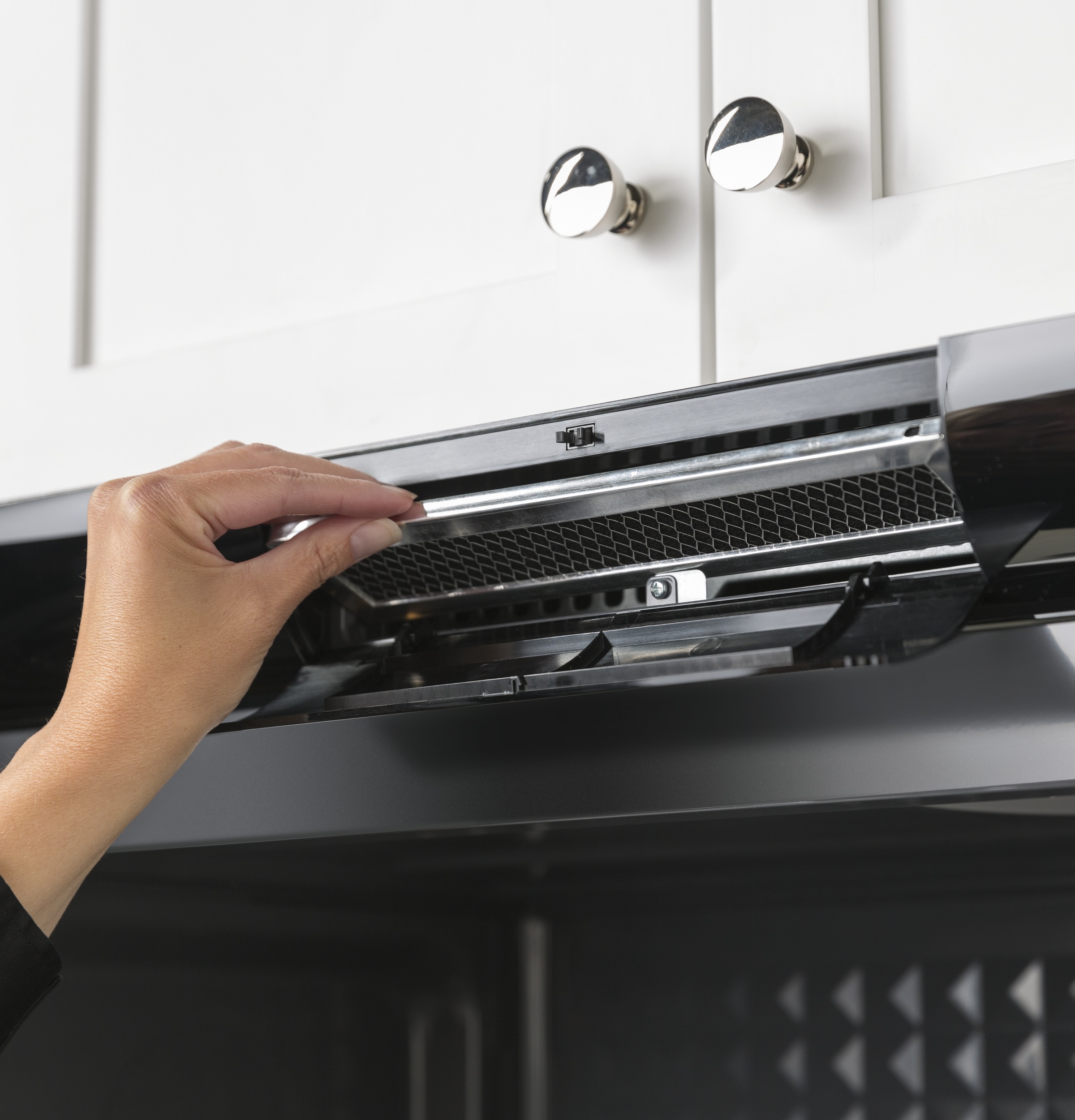 Series 2.1 Cu. Ft. Over-the-Range Sensor Microwave Oven PVM9005DJBB