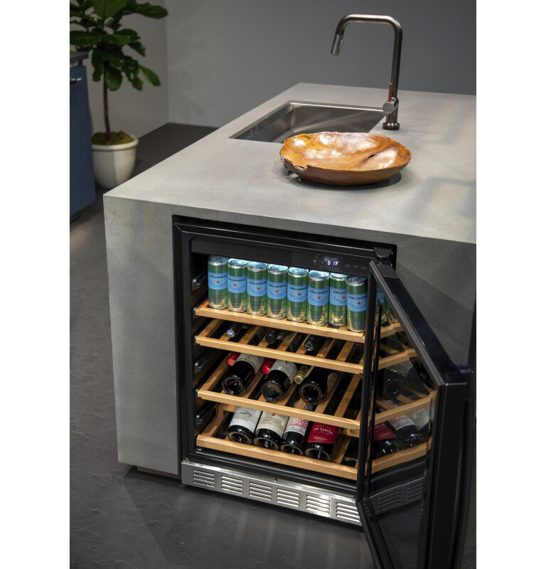 155-Can or 52-Bottle Beverage Center view 6