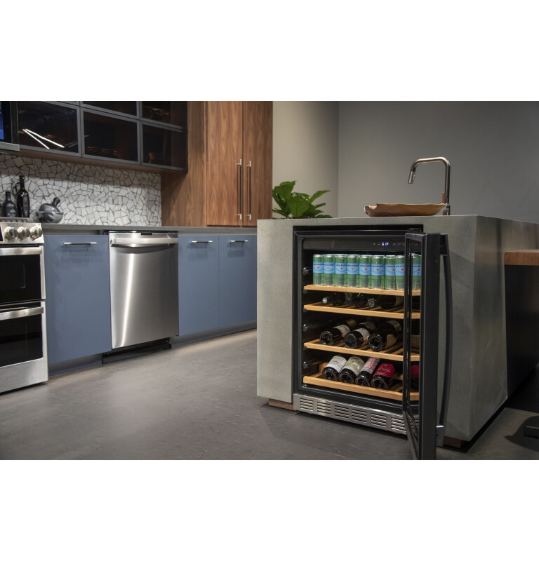 155-Can or 52-Bottle Beverage Center view 5