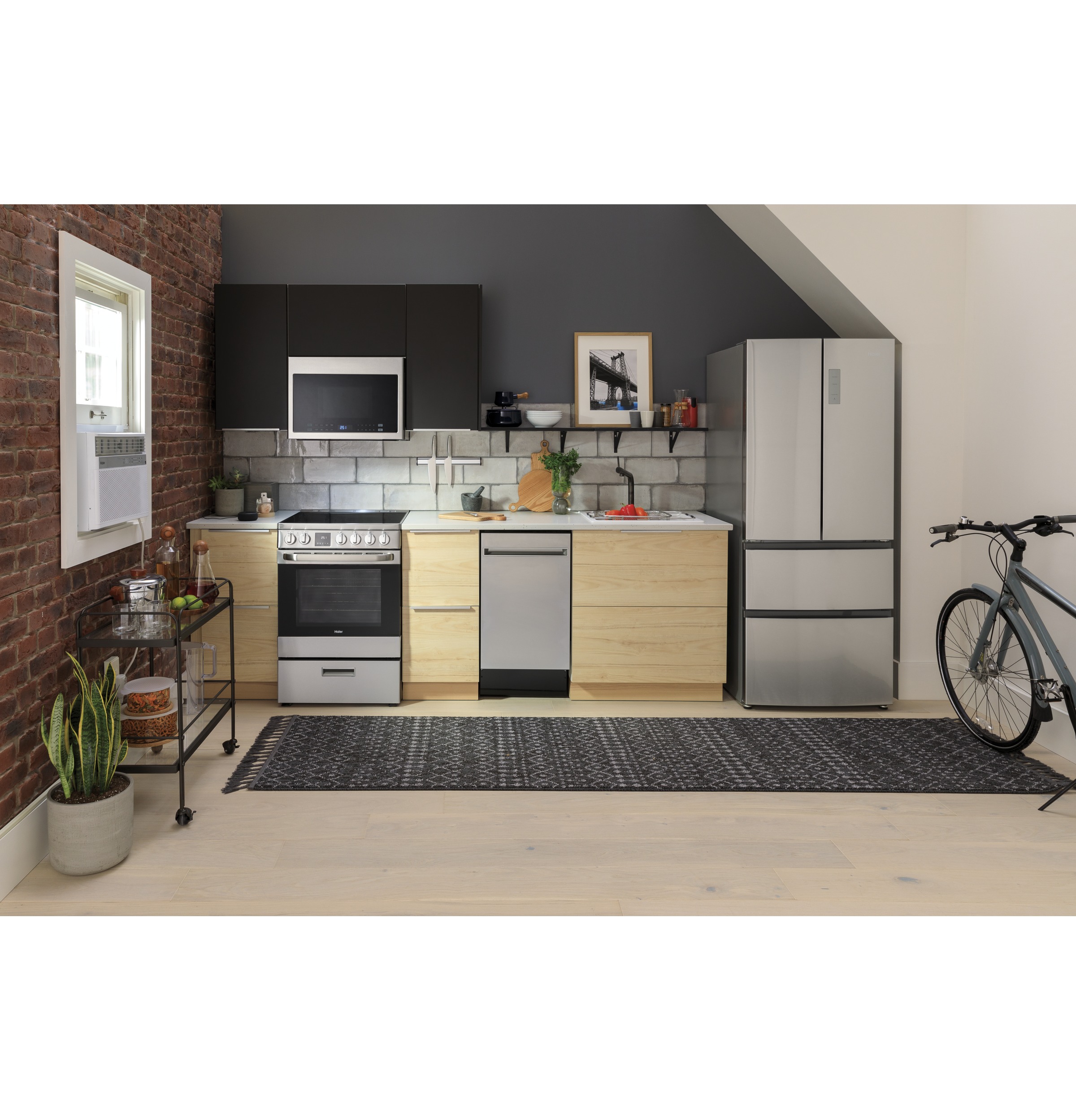 Haier ENERGY STAR® 24" 2.9 Cu. Ft. Electric RangeHaier ENERGY STAR® 24" 2.9 Cu. Ft. Electric Range view 24