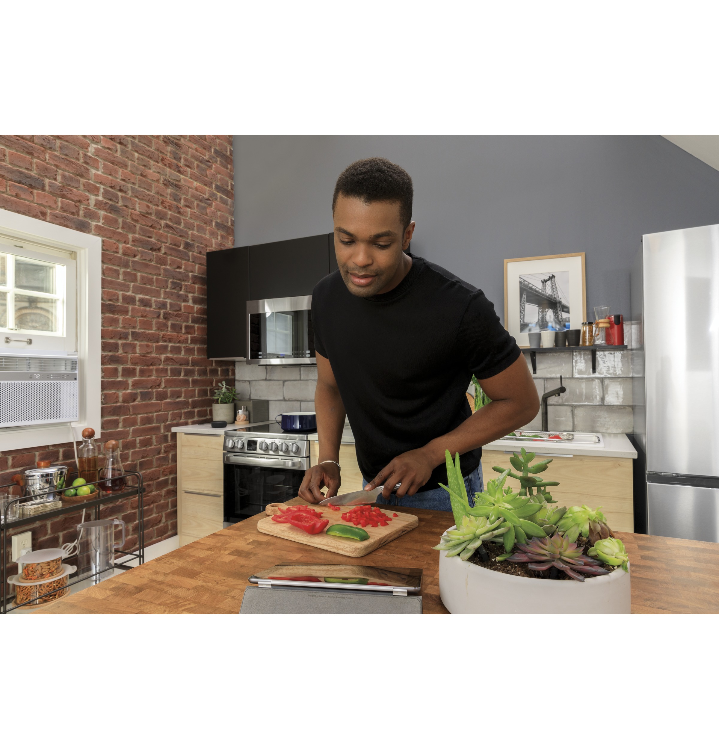 Haier ENERGY STAR® 24" 2.9 Cu. Ft. Electric RangeHaier ENERGY STAR® 24" 2.9 Cu. Ft. Electric Range view 42