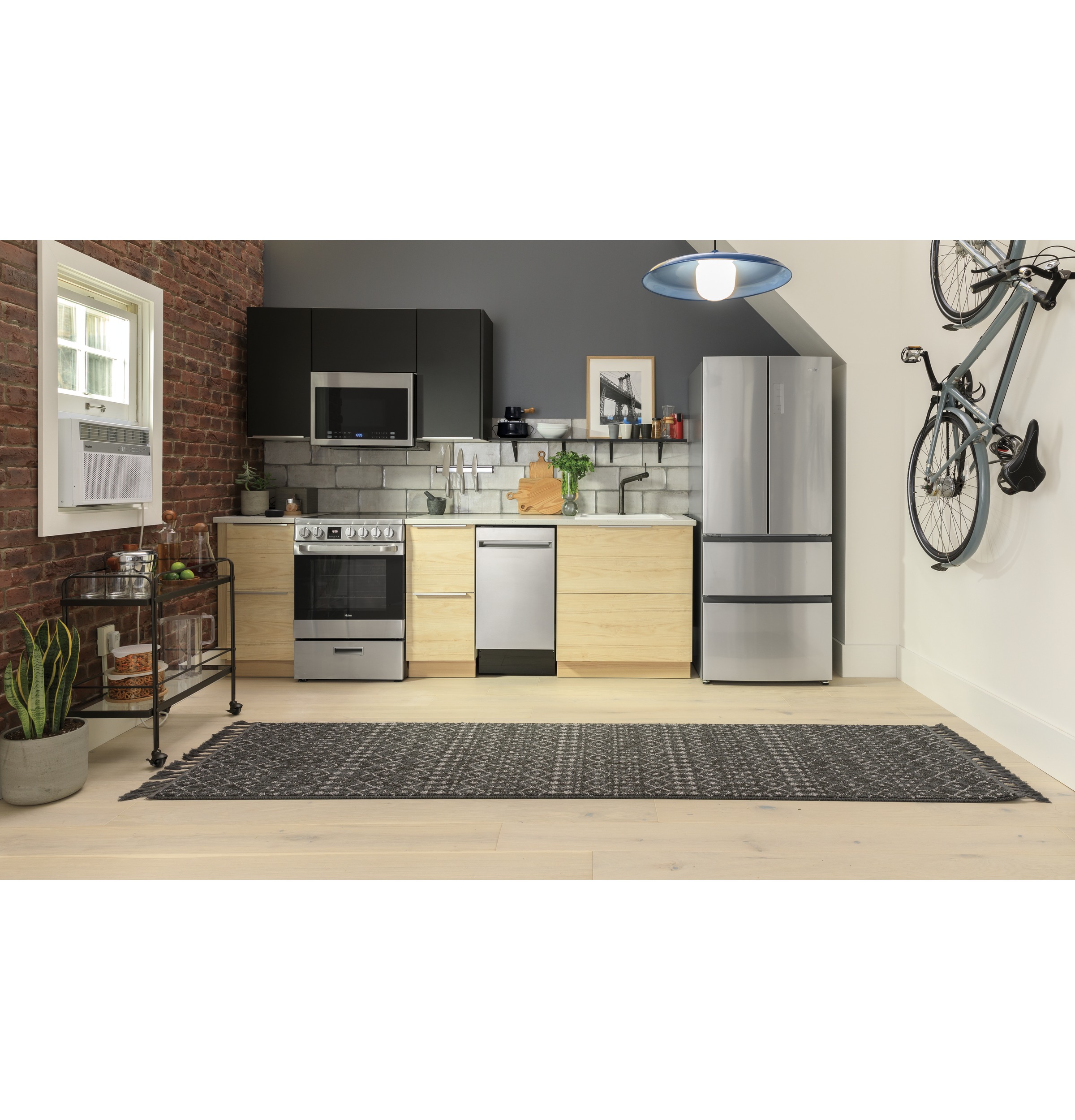 Haier ENERGY STAR® 24" 2.9 Cu. Ft. Electric RangeHaier ENERGY STAR® 24" 2.9 Cu. Ft. Electric Range view 6