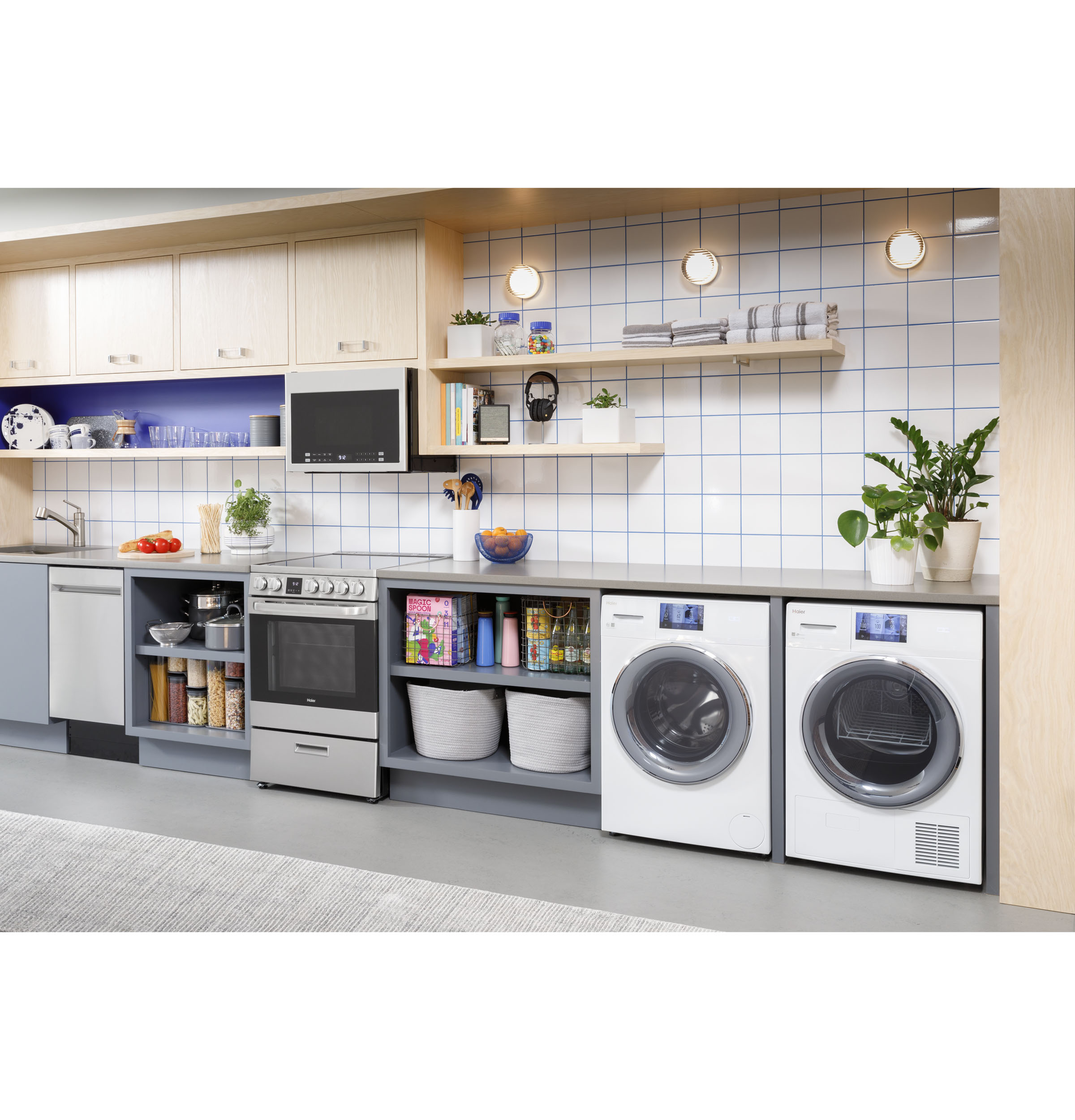 Haier ENERGY STAR® 24" 2.9 Cu. Ft. Electric RangeHaier ENERGY STAR® 24" 2.9 Cu. Ft. Electric Range view 13