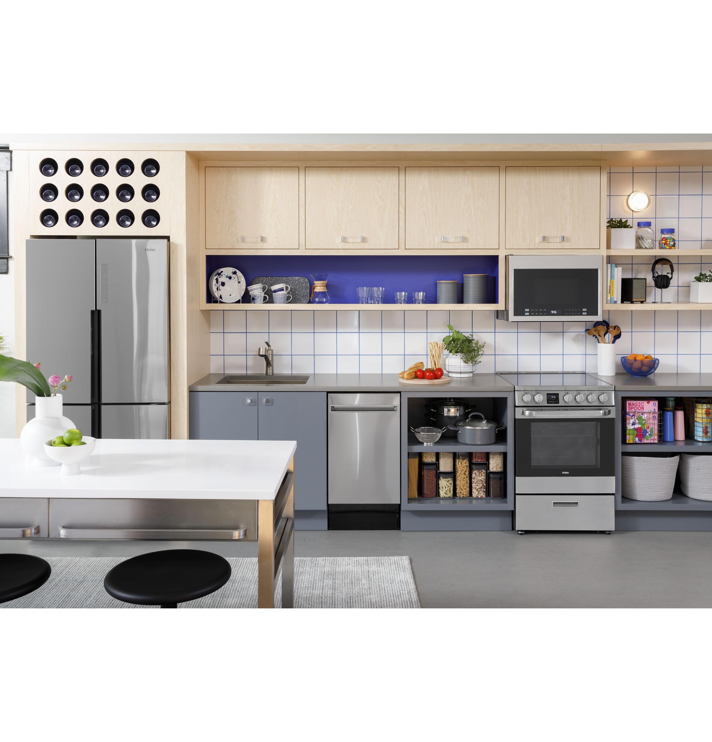 Haier ENERGY STAR® 24" 2.9 Cu. Ft. Electric RangeHaier ENERGY STAR® 24" 2.9 Cu. Ft. Electric Range view 14